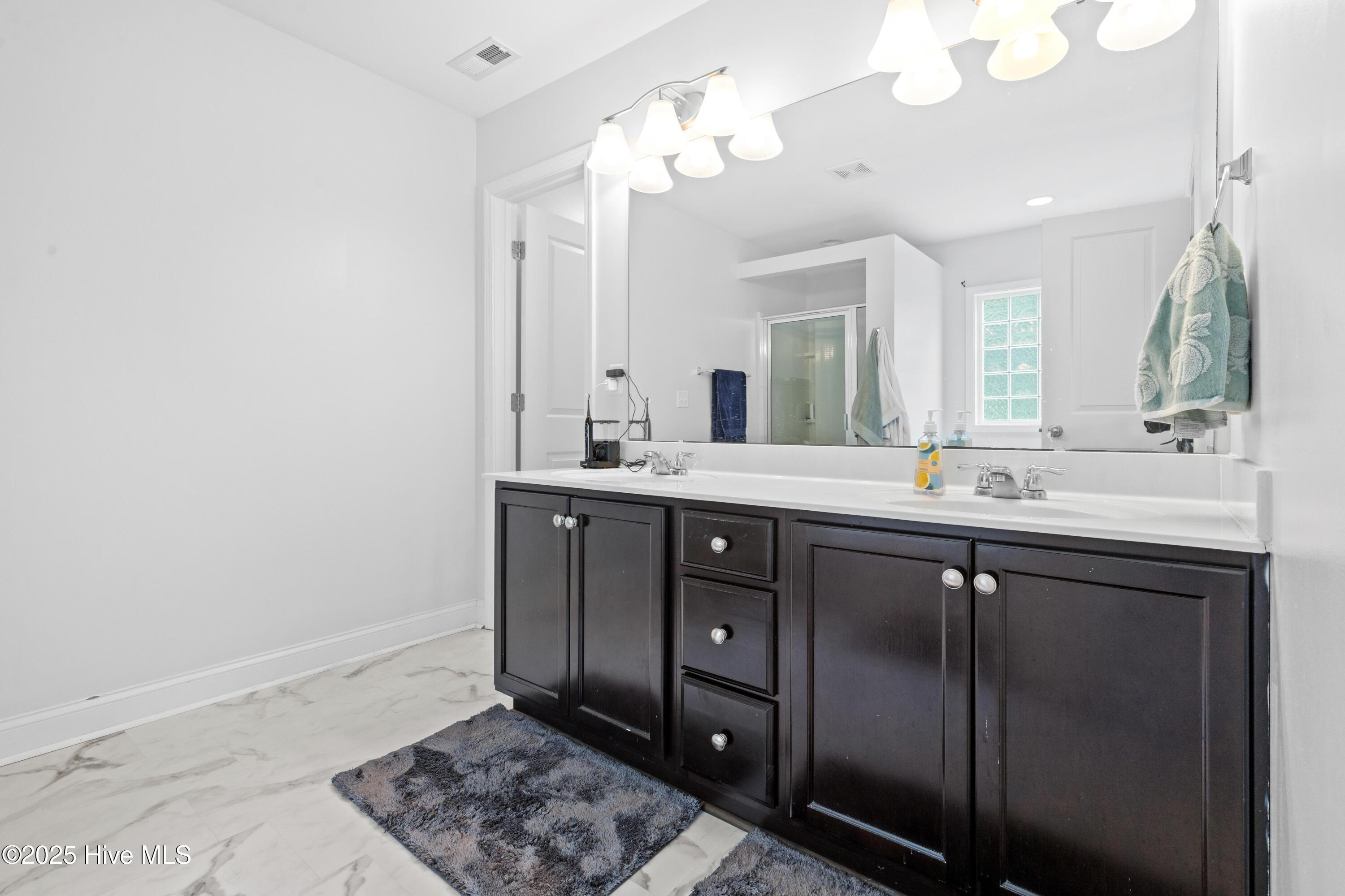 100521399 | Photo 22