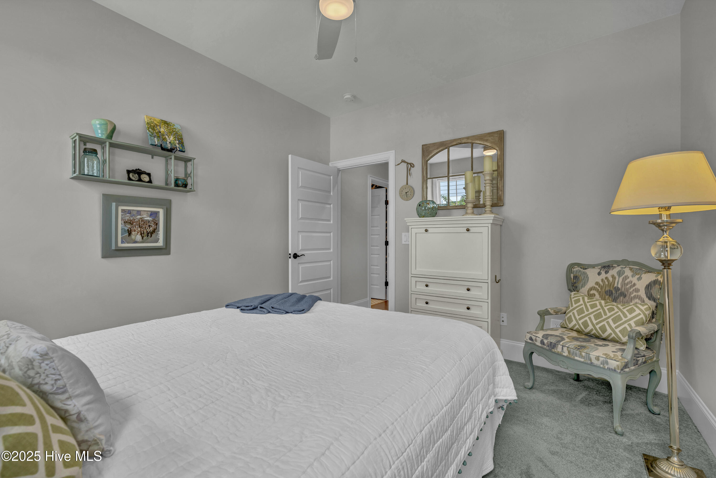 100557399 | Photo 47