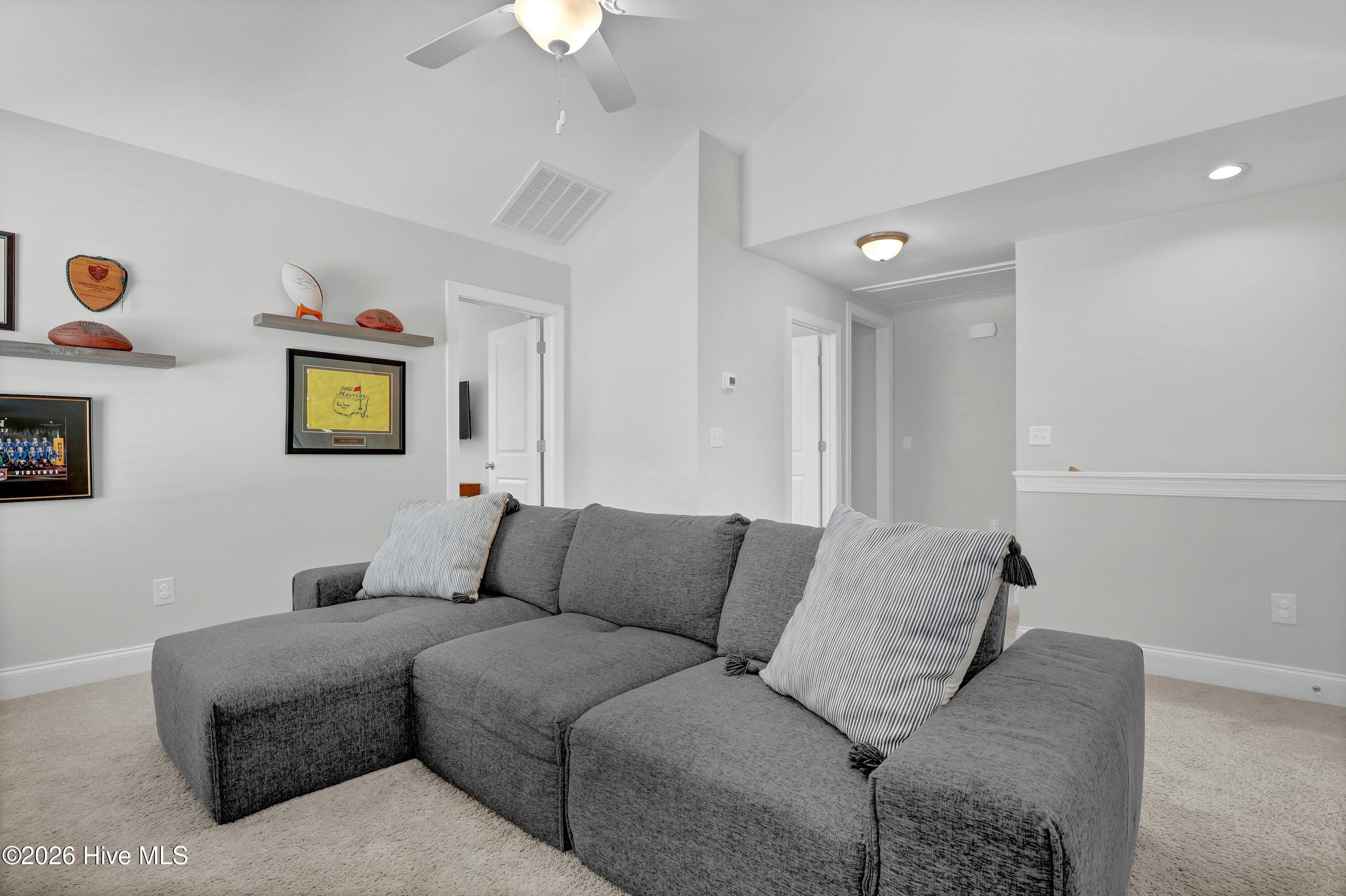 100562684 | Photo 24