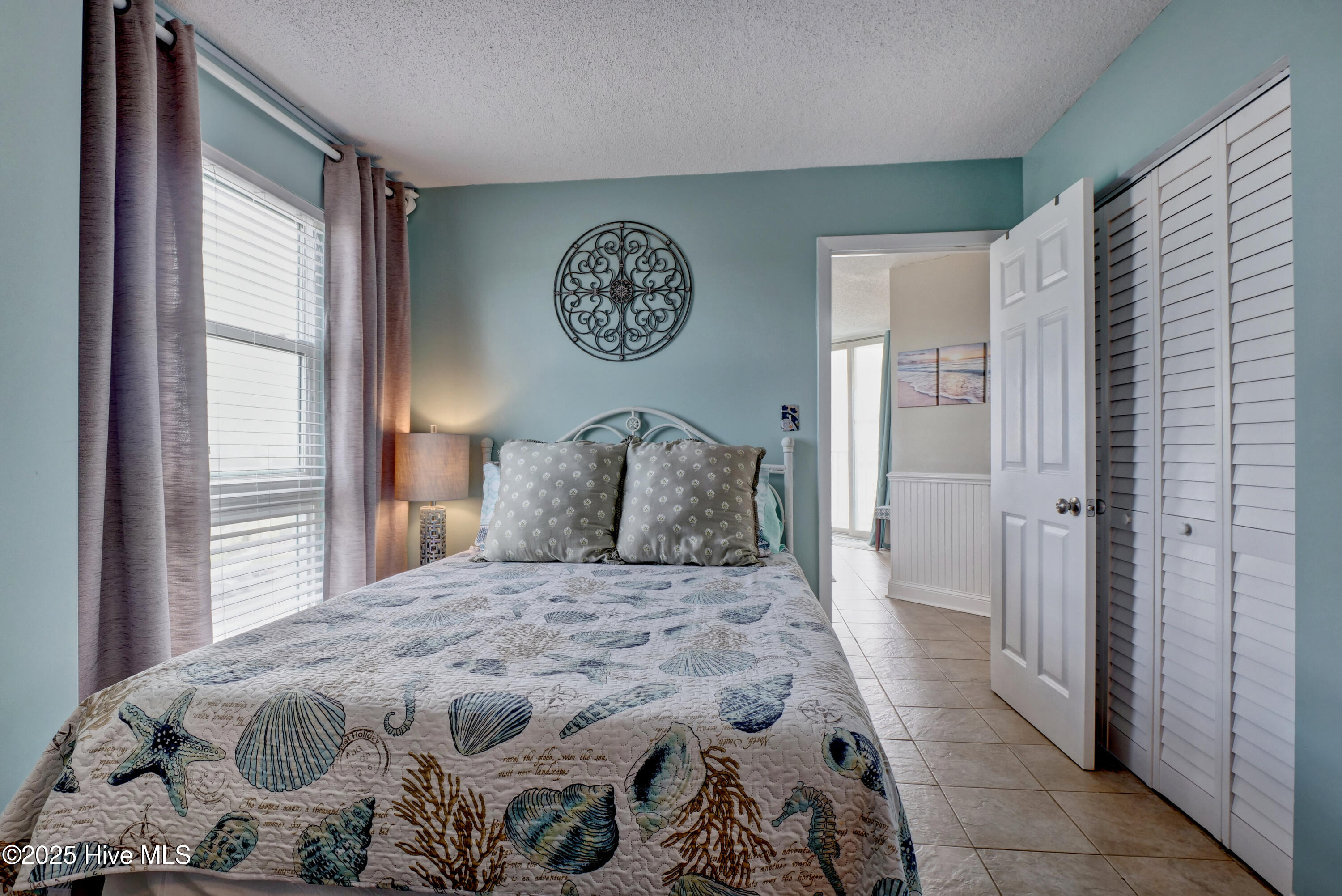 100521283 | Photo 16