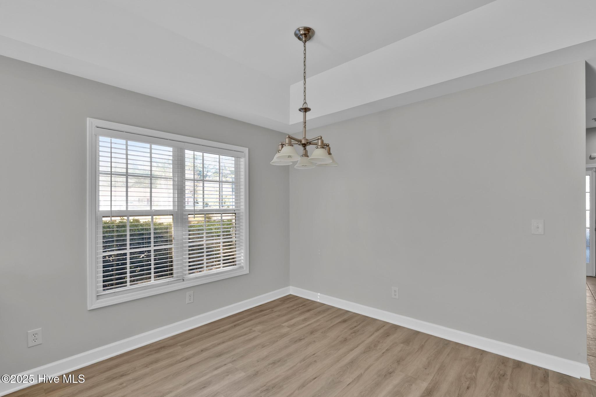 100545876 | Photo 19