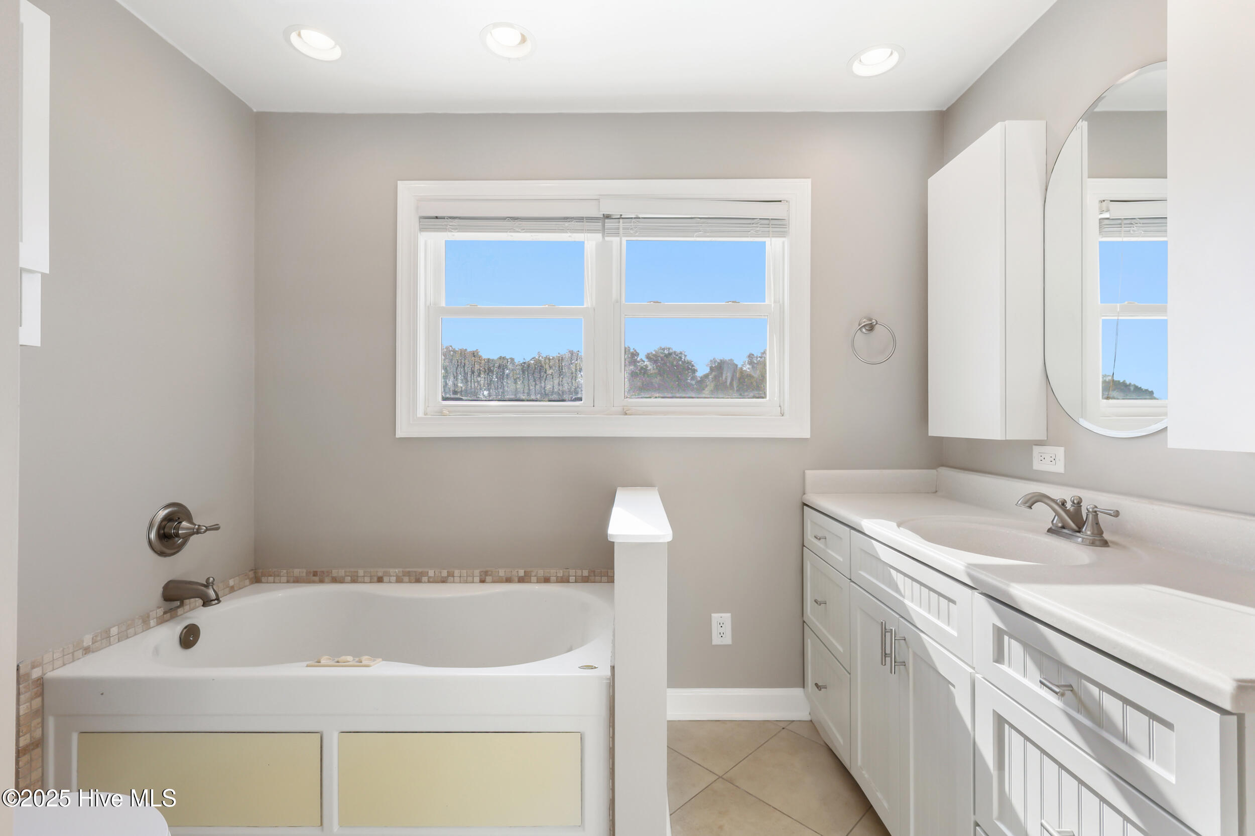 100542075 | Photo 32