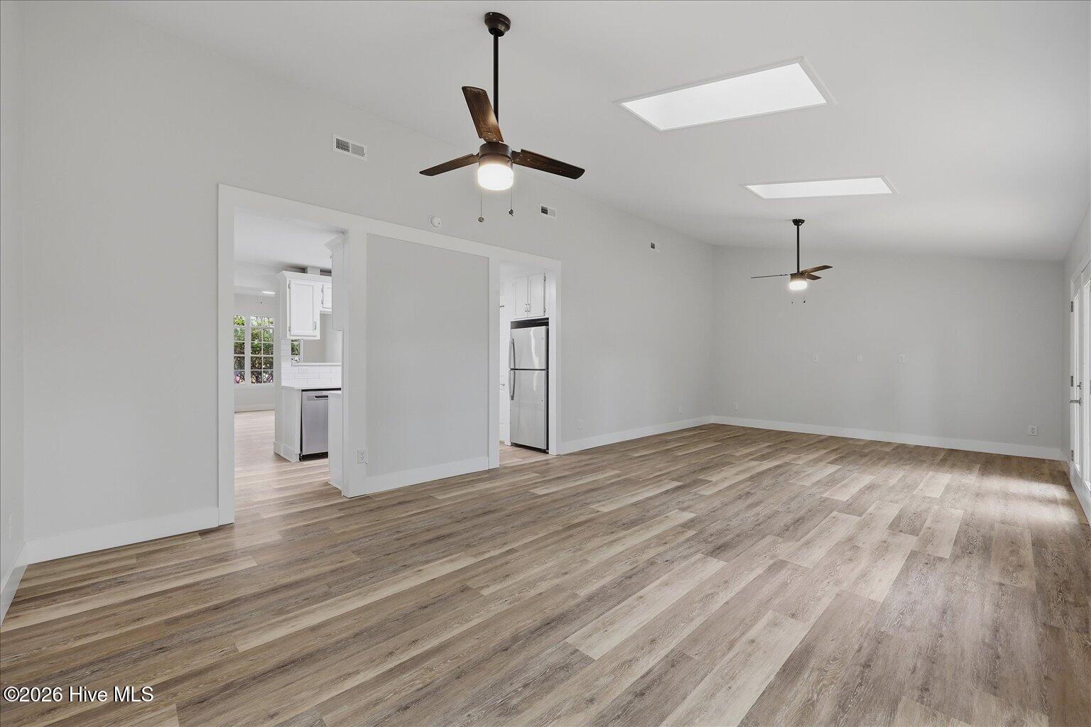 100570357 | Photo 23