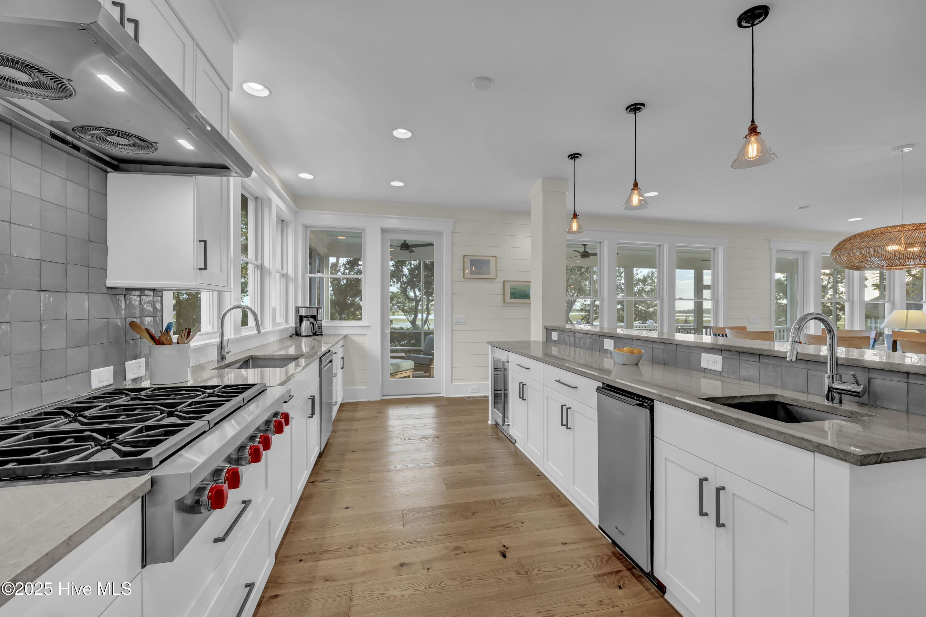 100534977 | Photo 19