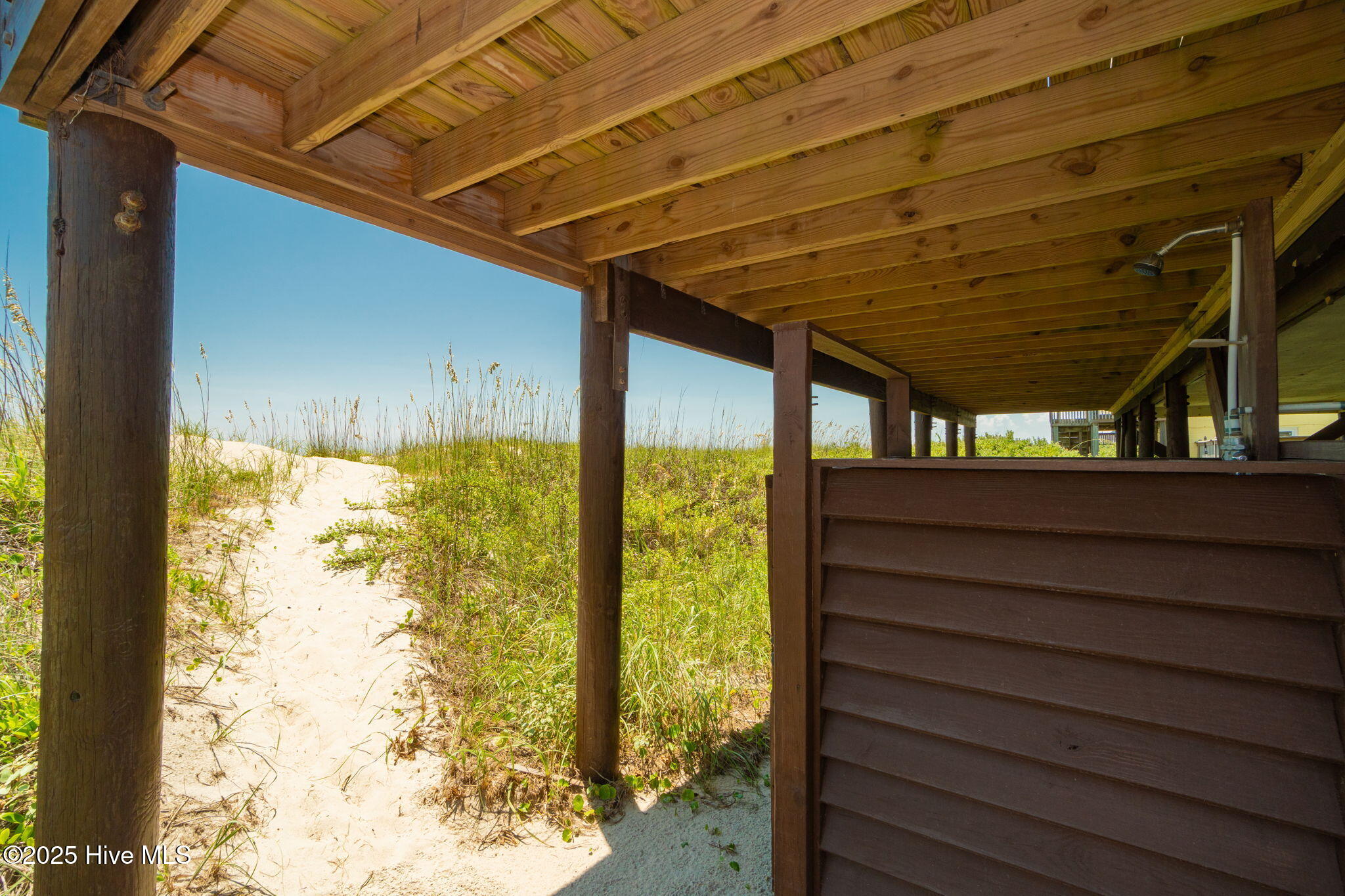 100520920 | Photo 25