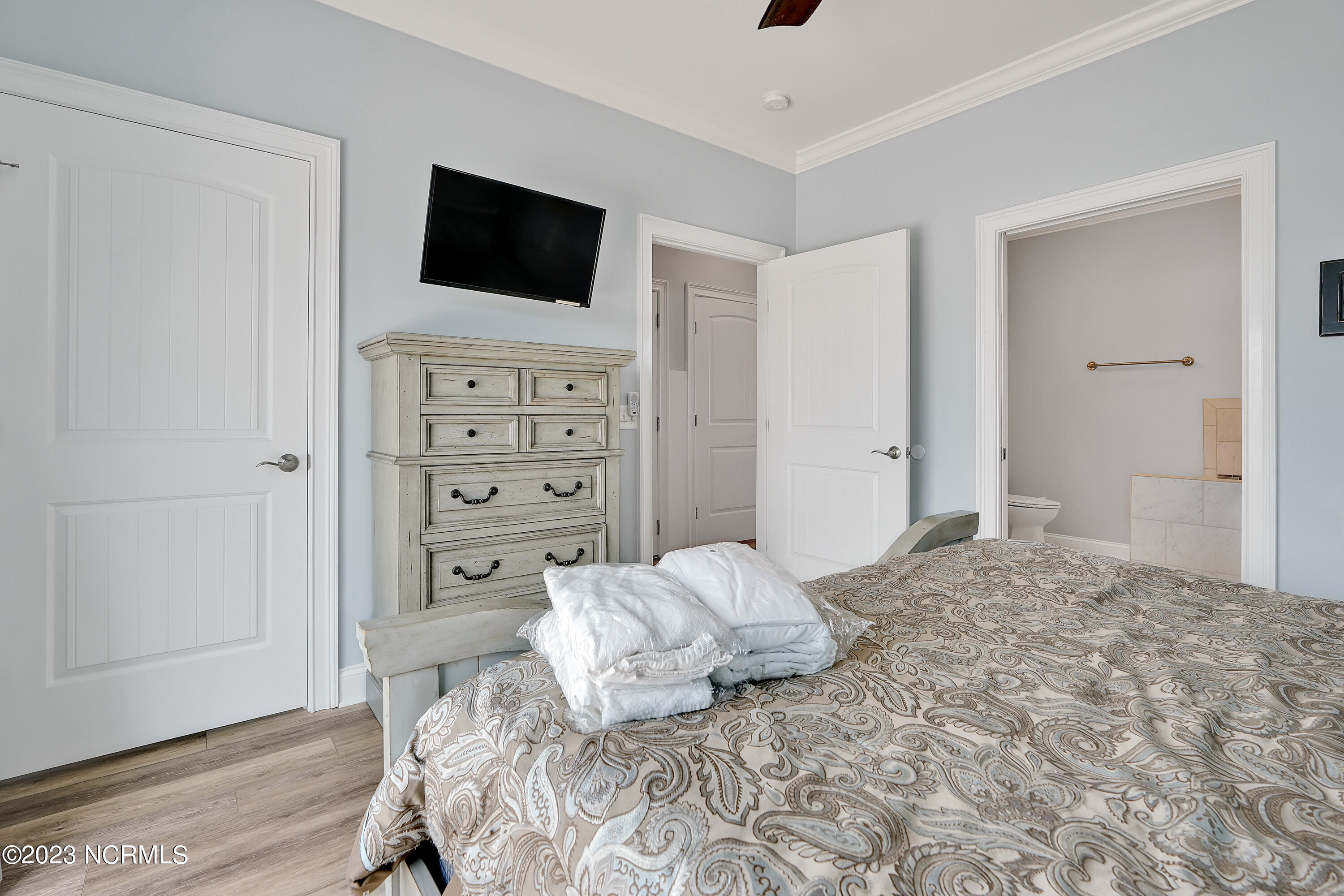 100558730 | Photo 11