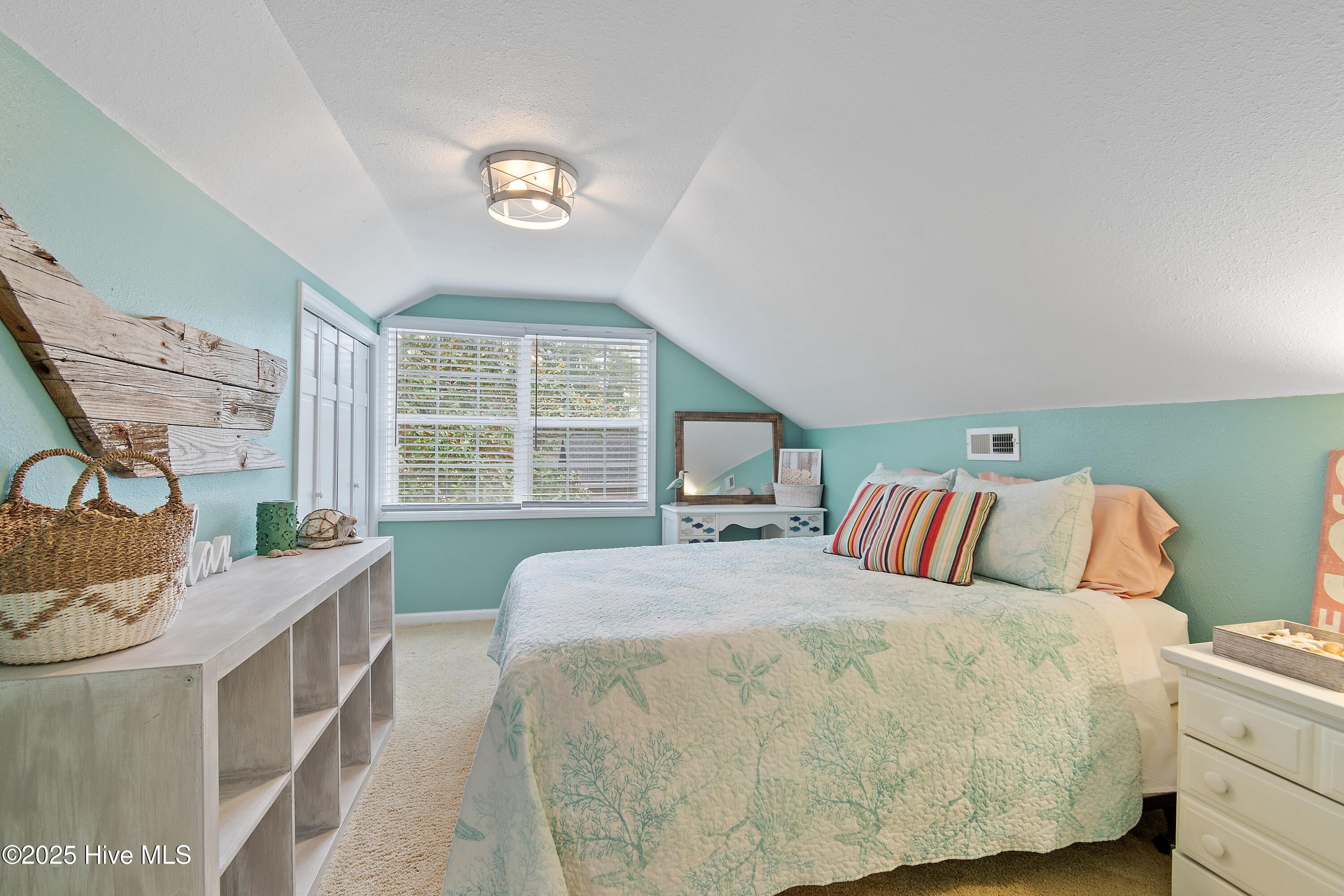 100544139 | Photo 44