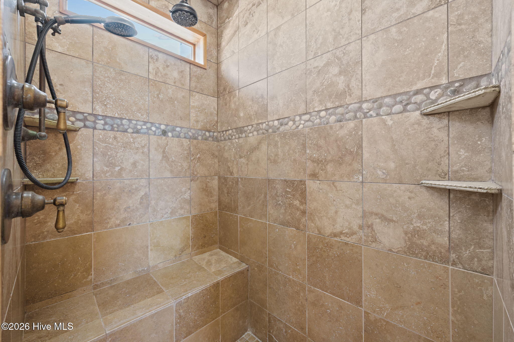 100568549 | Photo 43