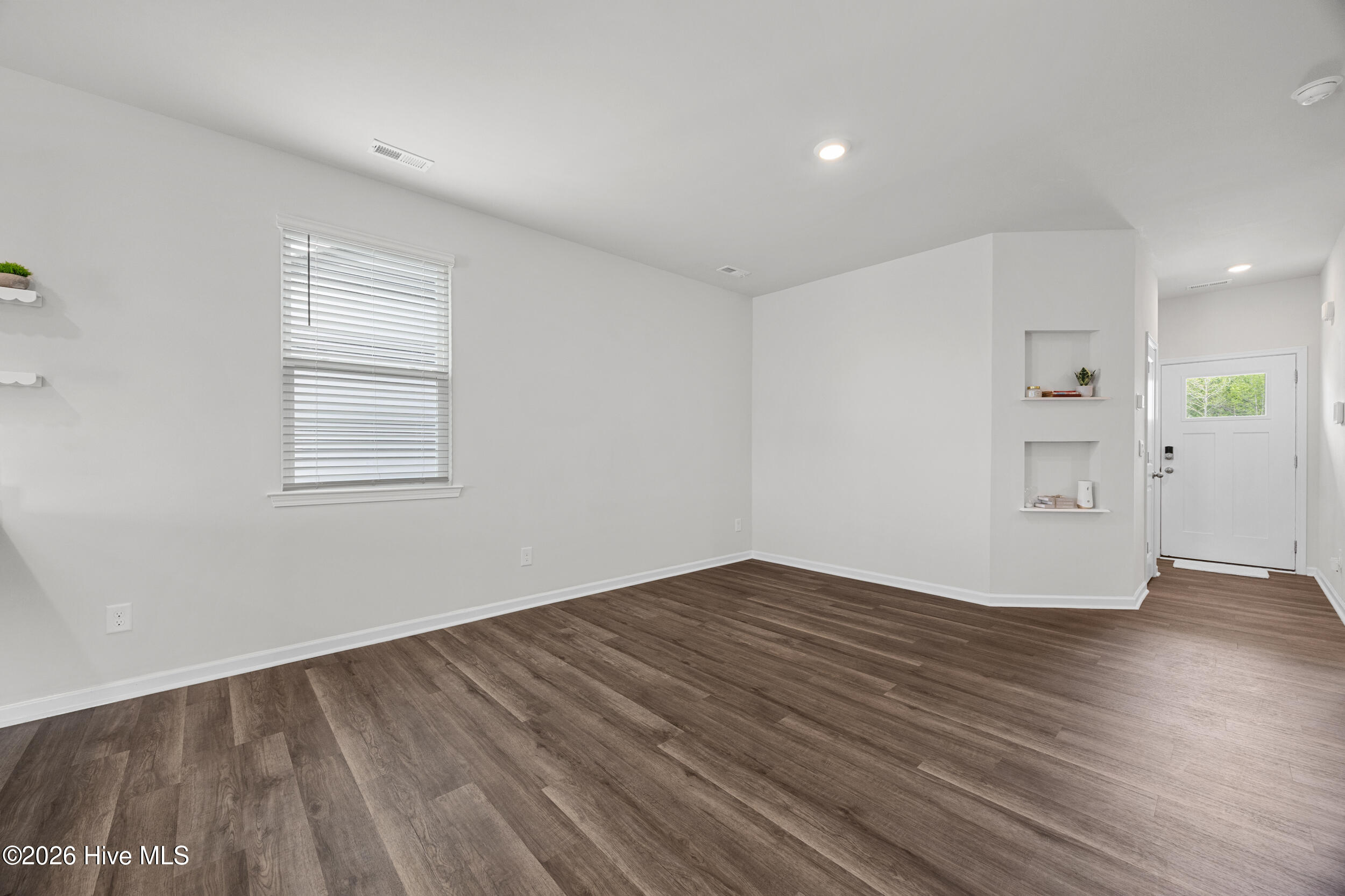 100565485 | Photo 16