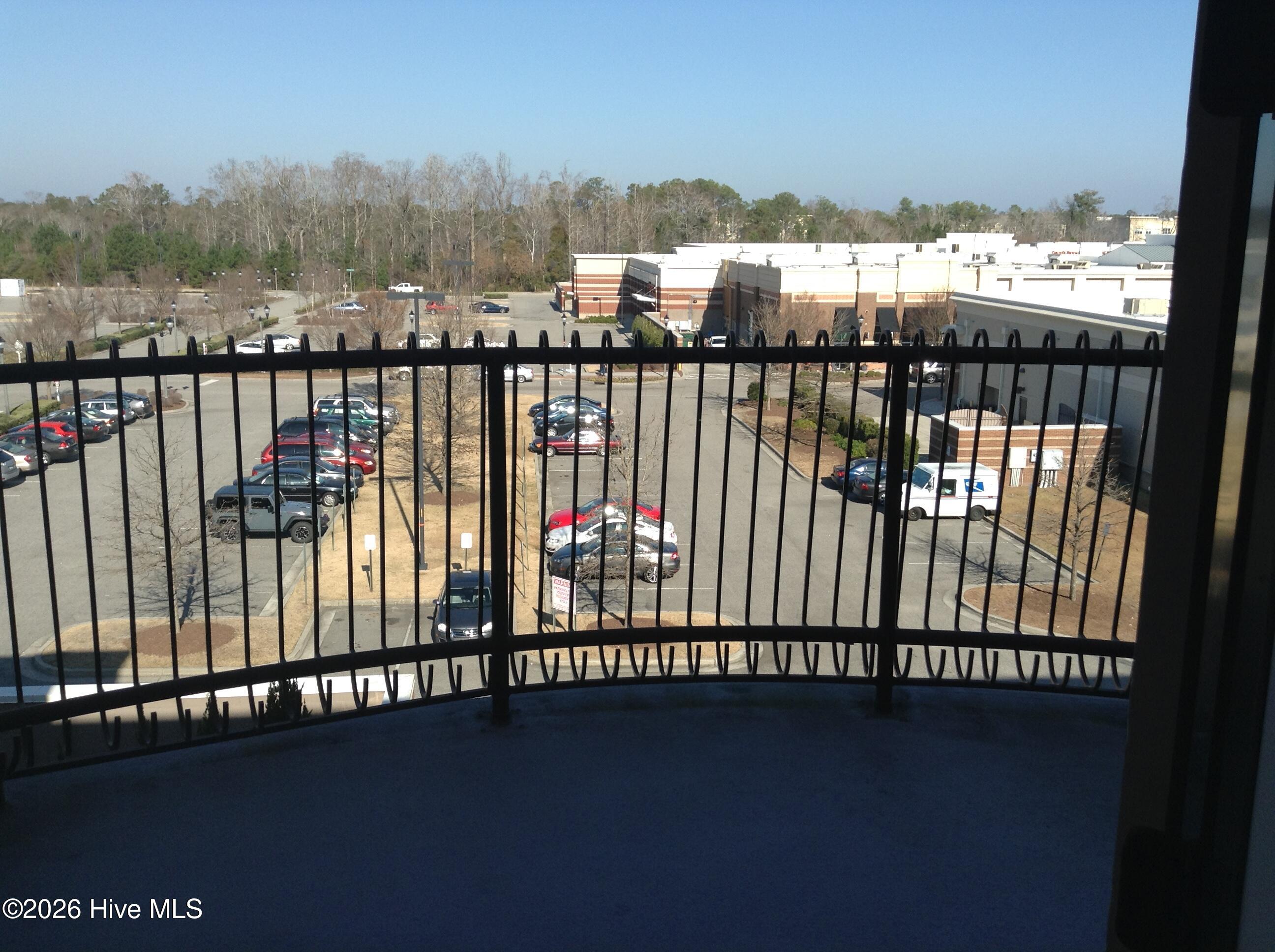 100553173 | Photo 33