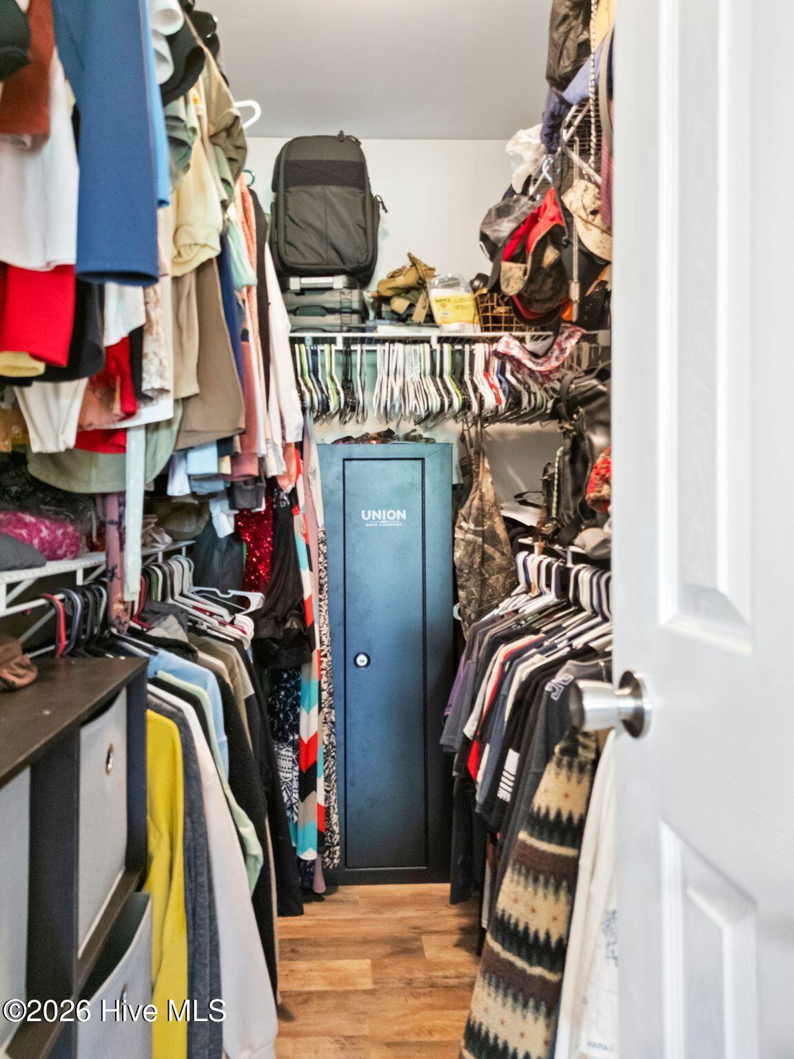 100563637 | Photo 20