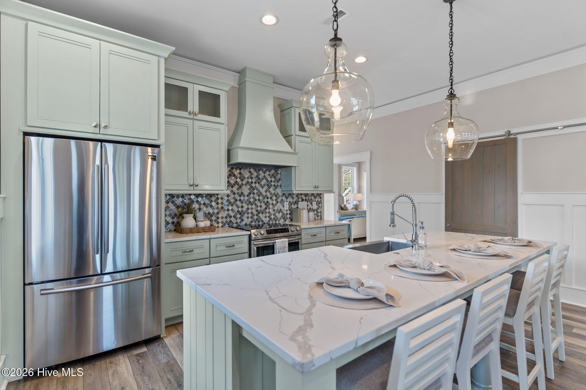 100561647 | Photo 11