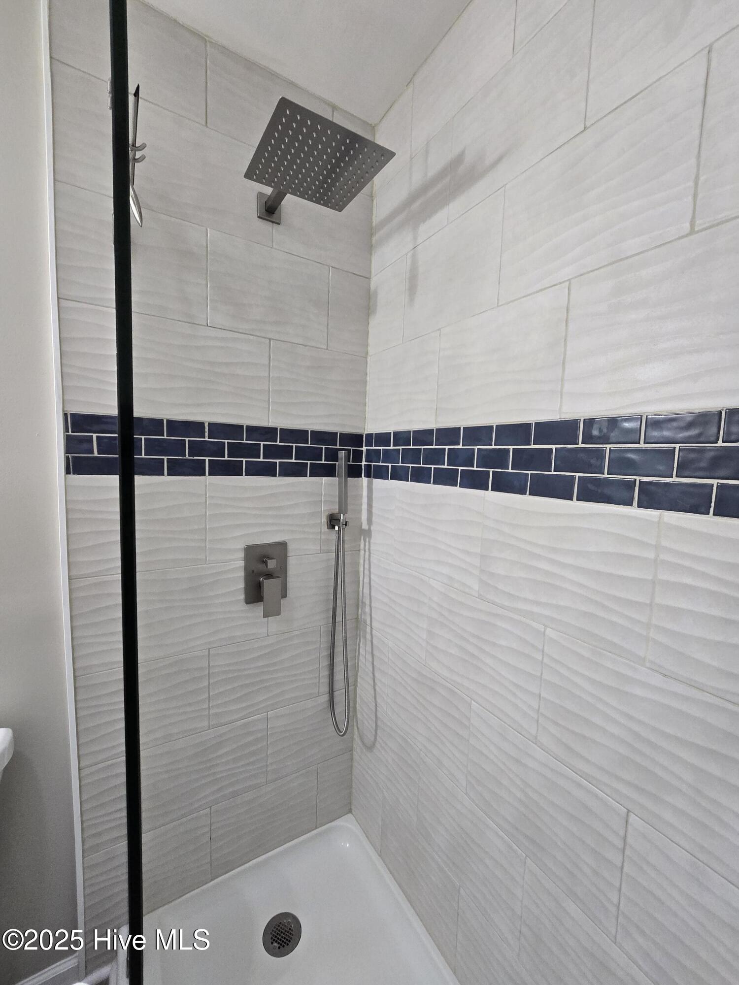 100482107 | Photo 22