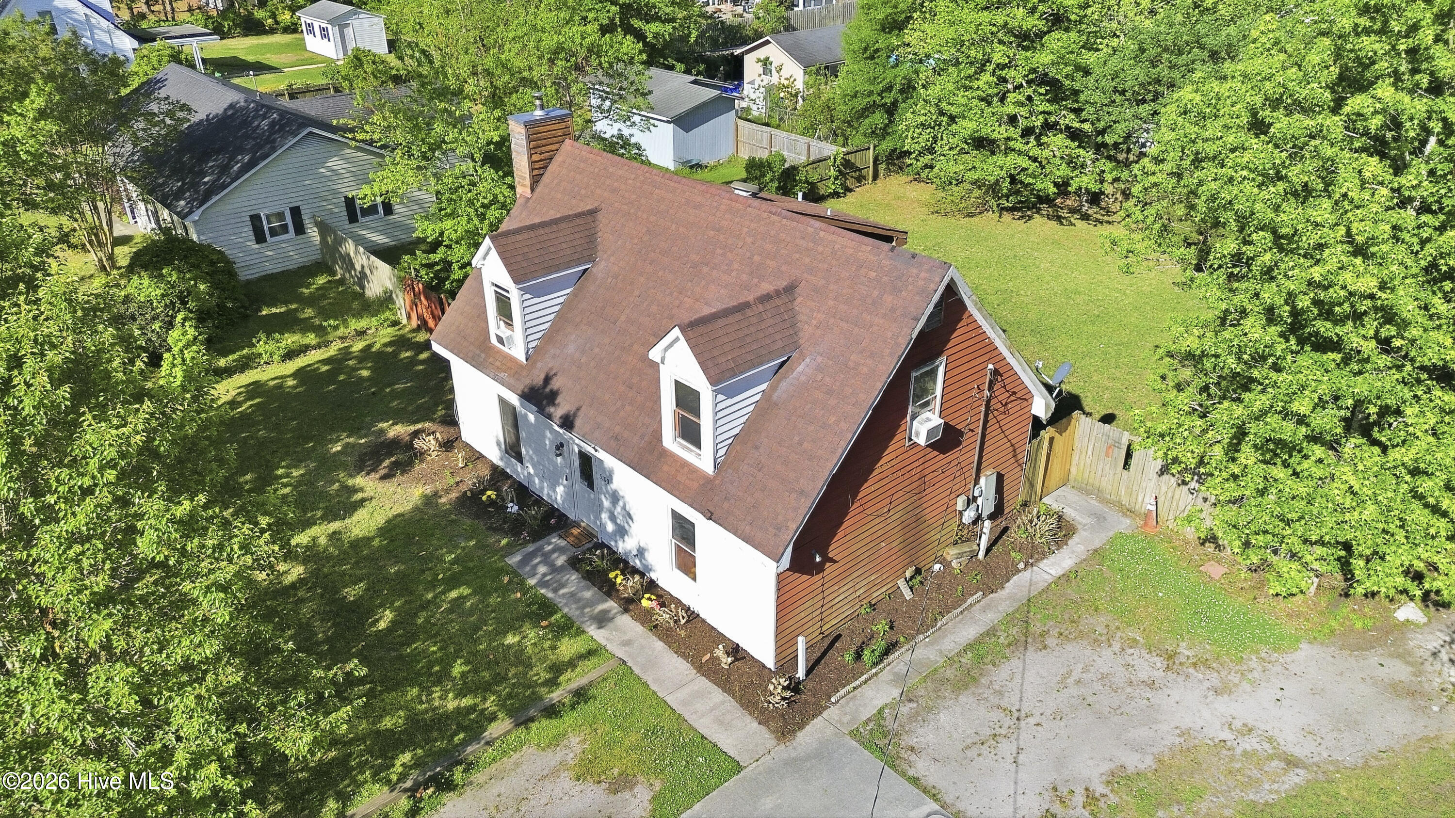 100568902 | Photo 50