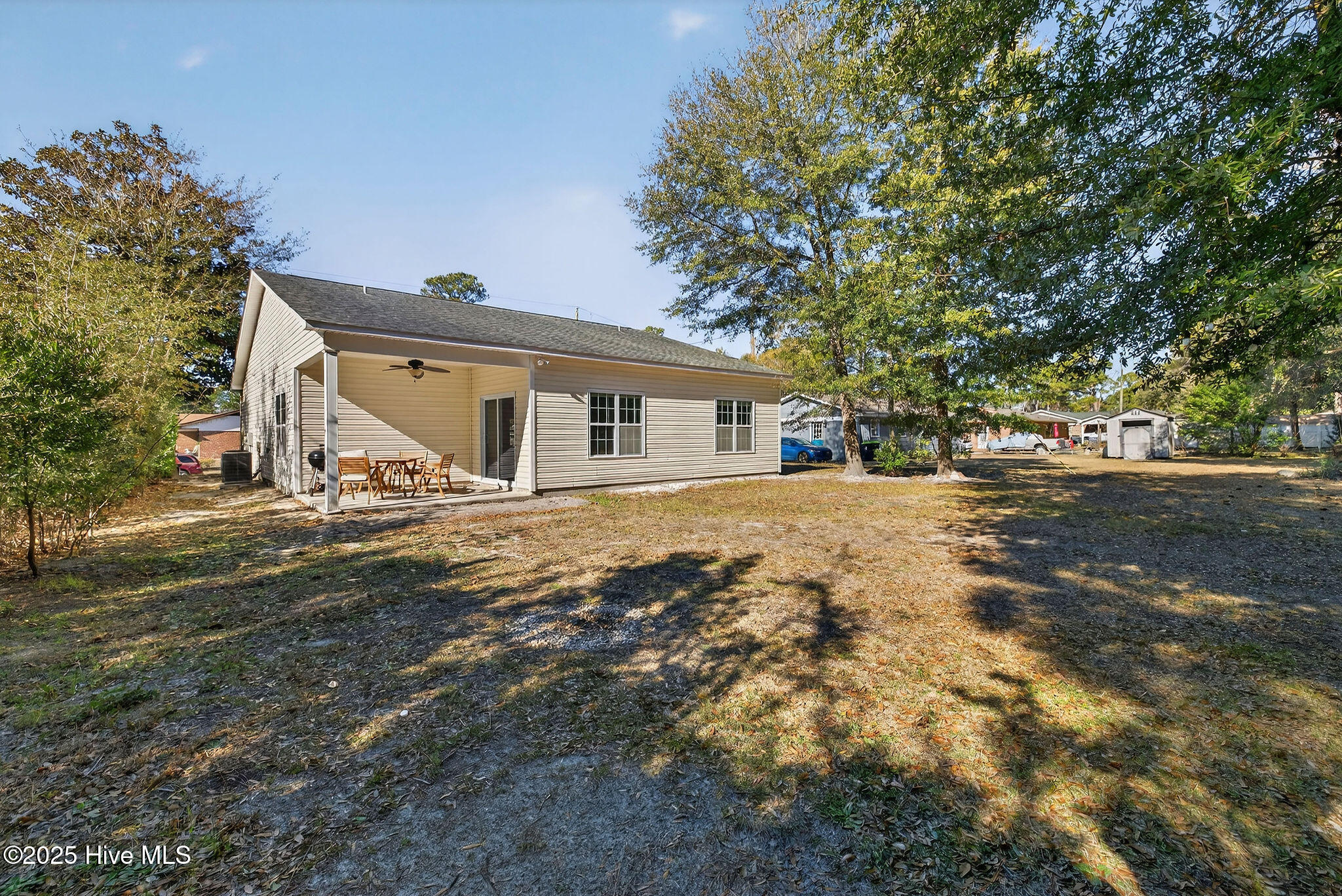 100545937 | Photo 36