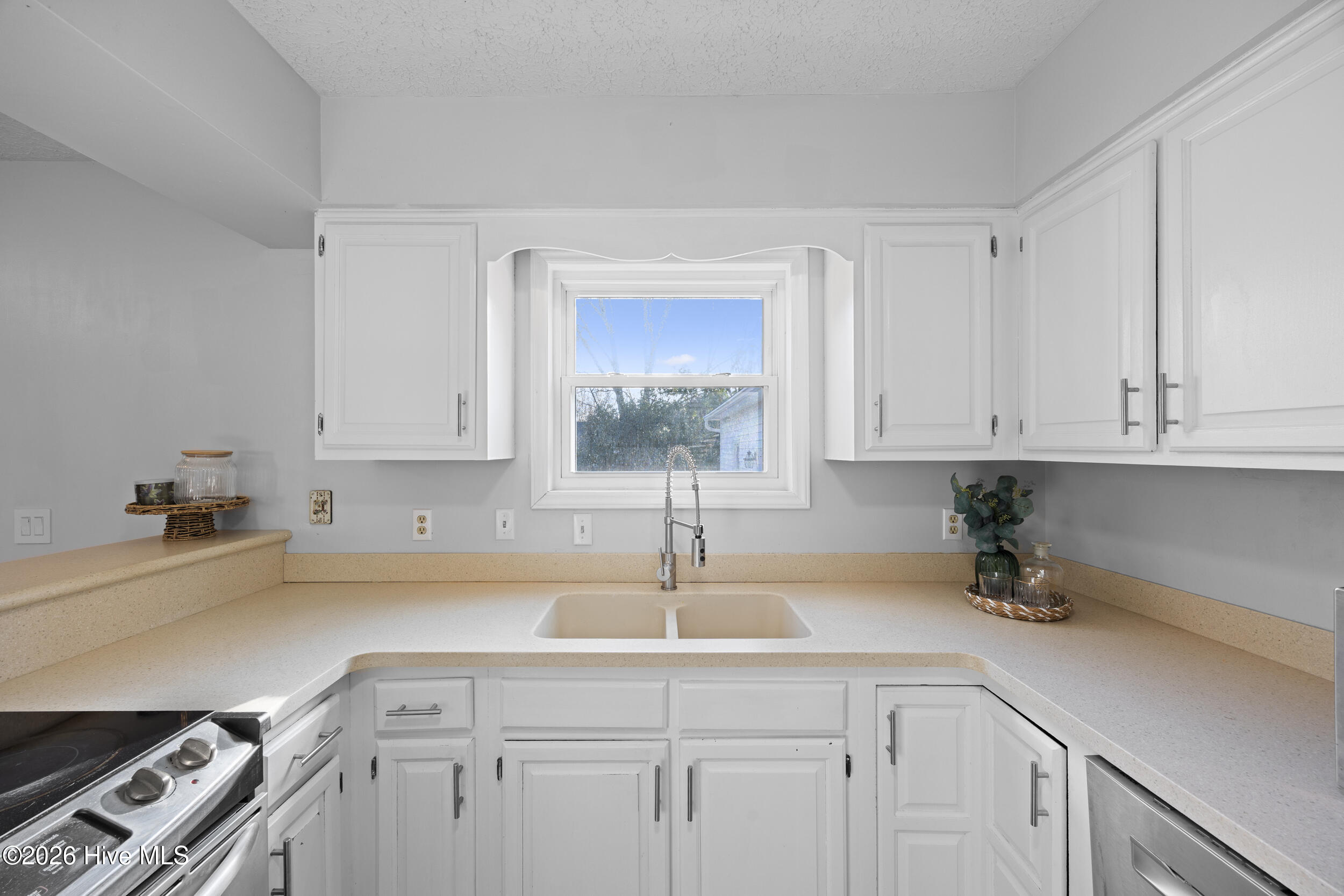 100547989 | Photo 14