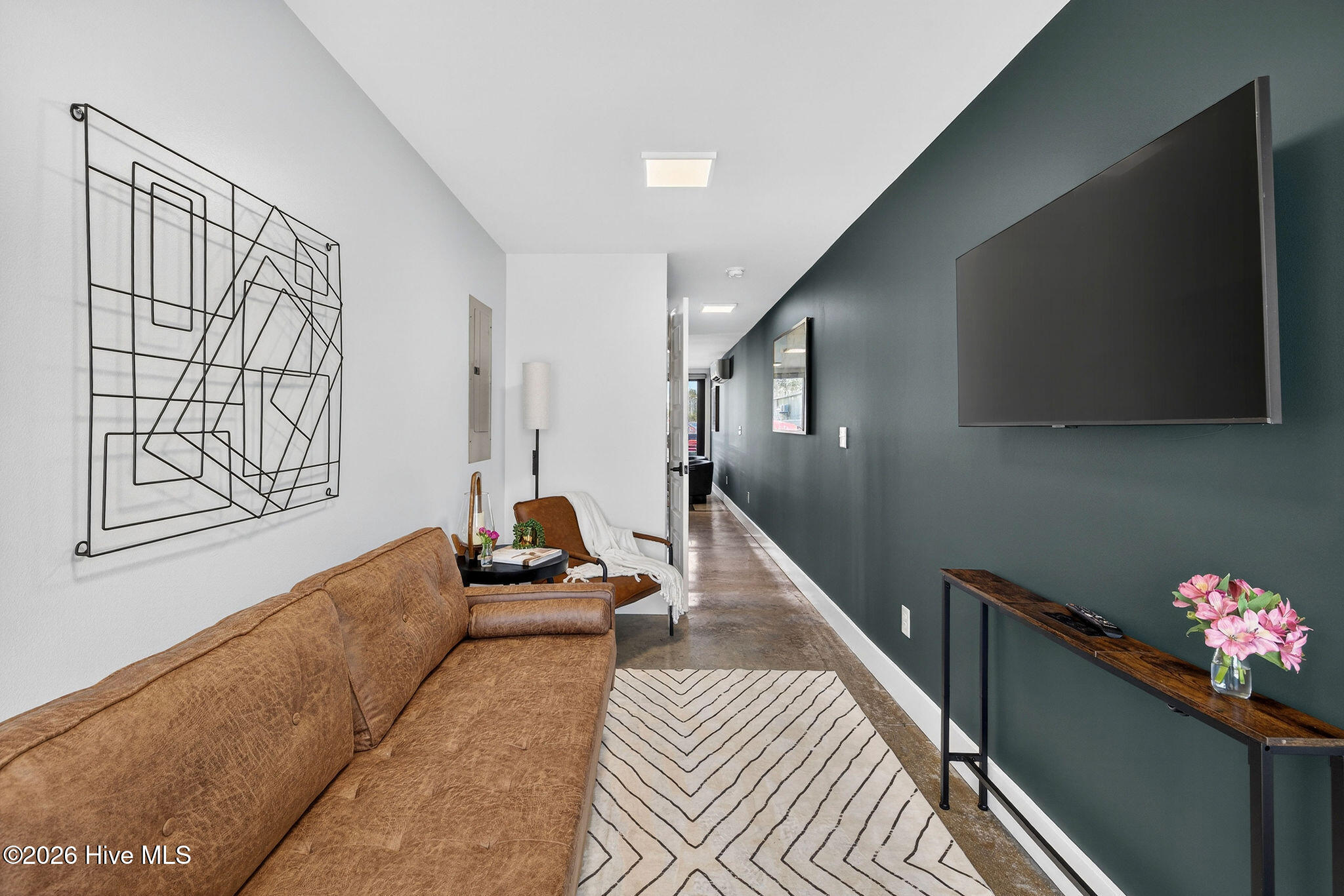 100563614 | Photo 14