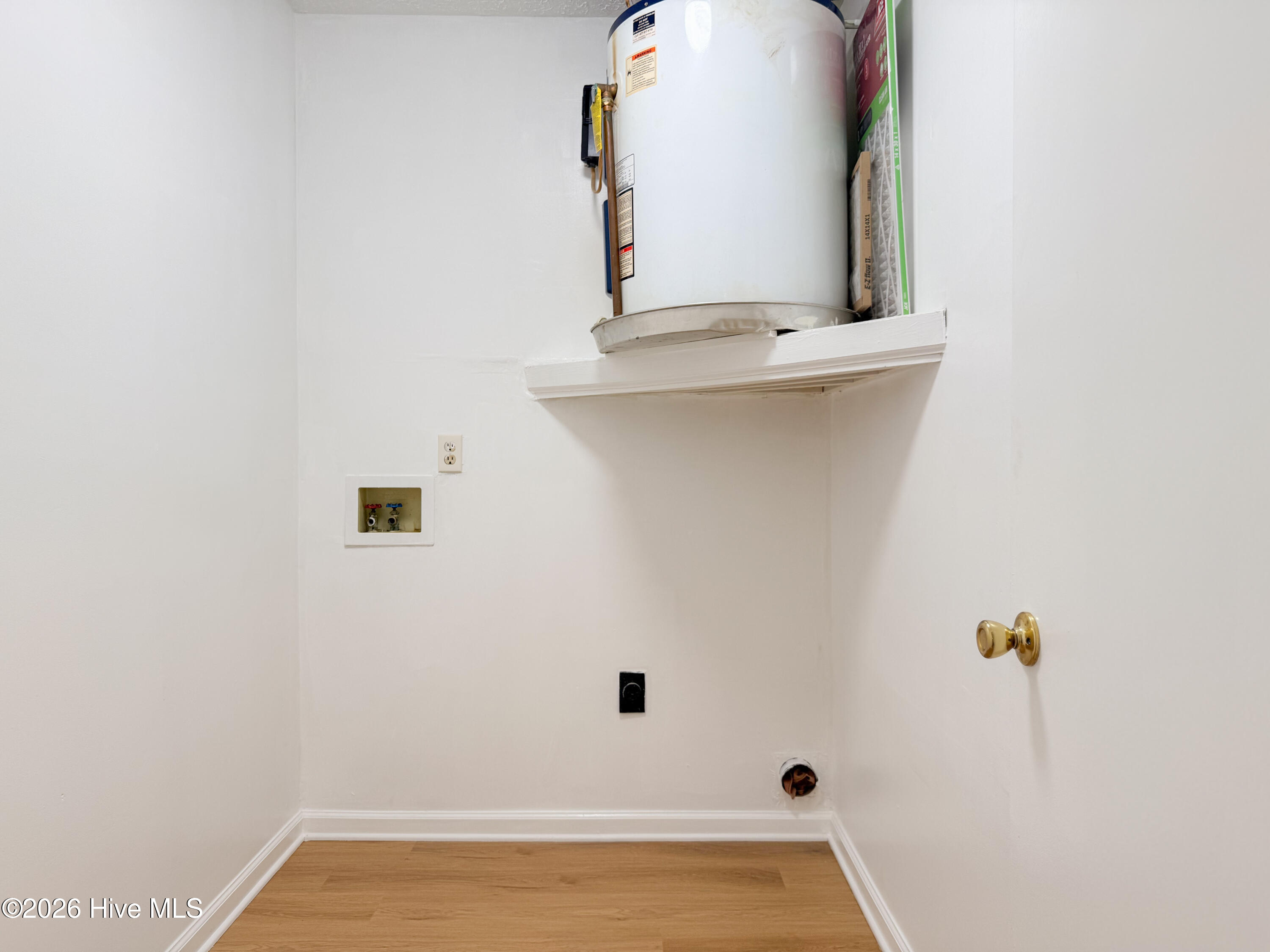 100568255 | Photo 42