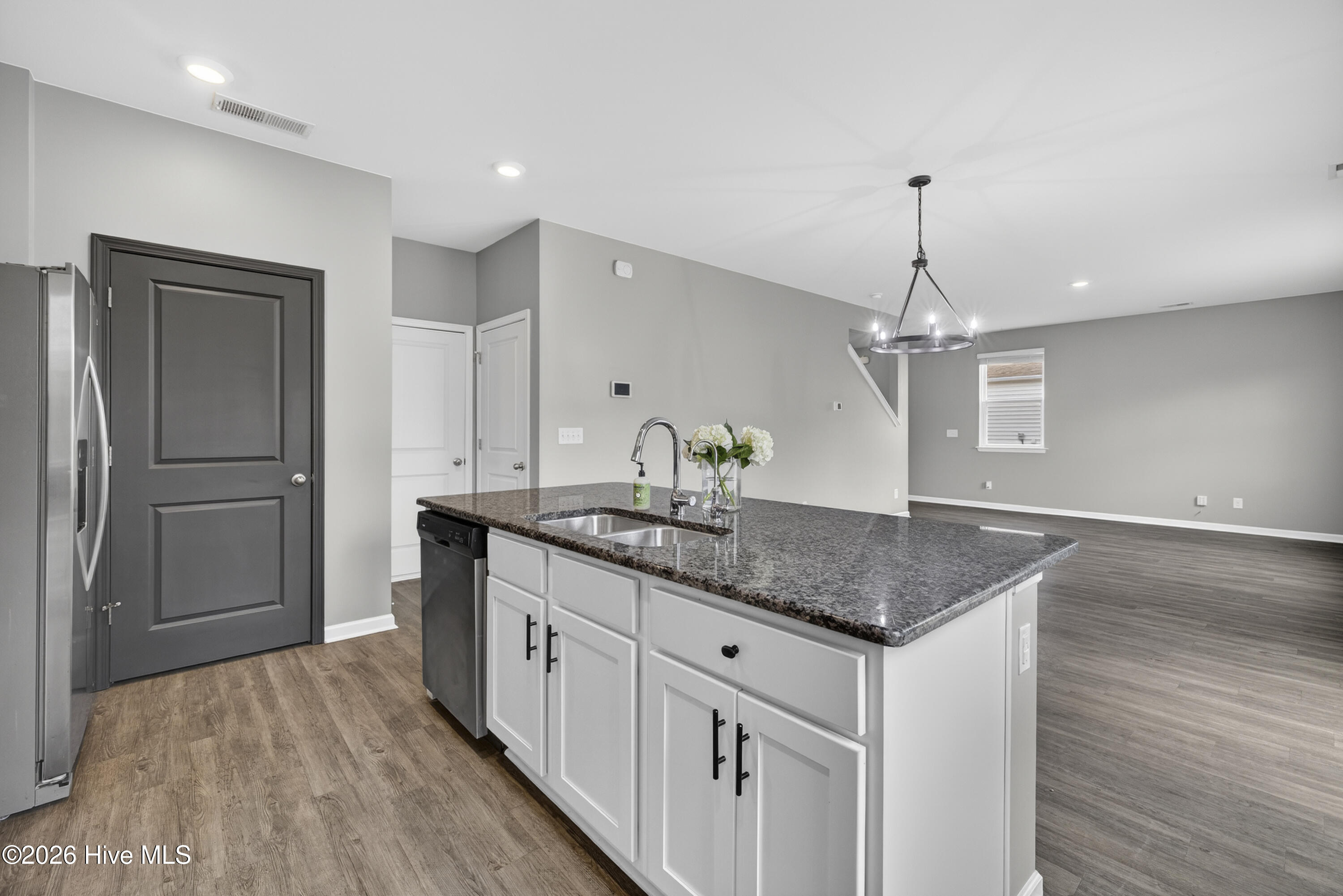 100558263 | Photo 19