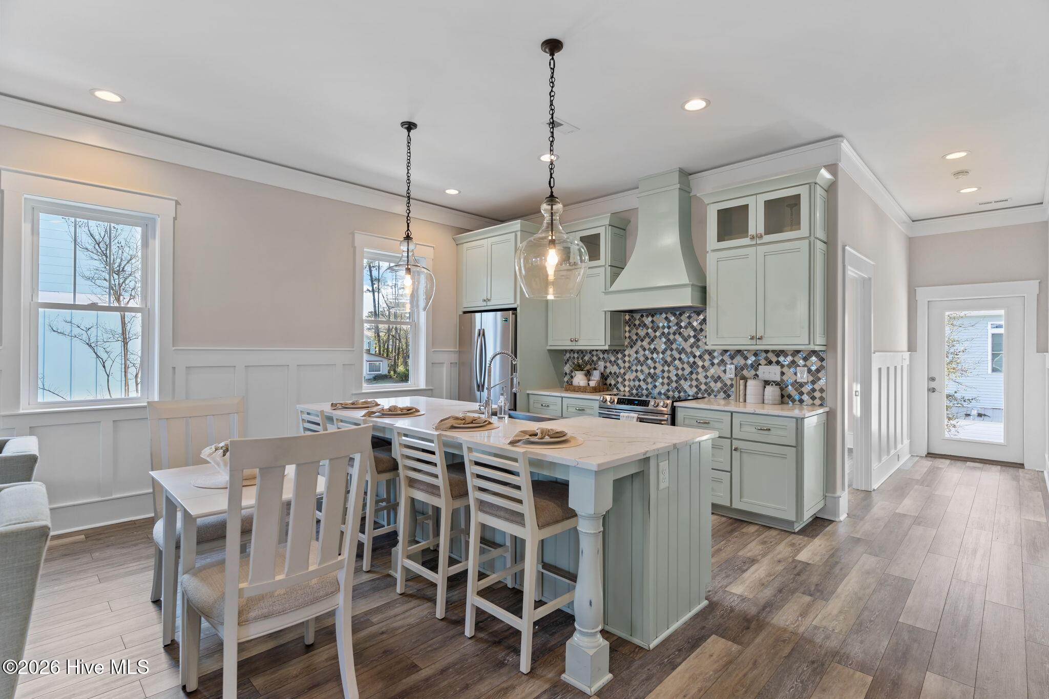 100561647 | Photo 12