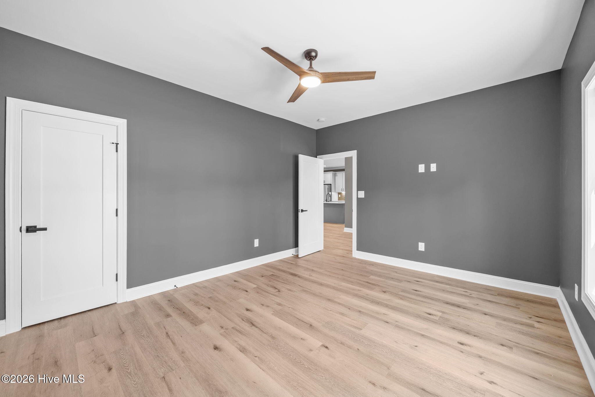 100569181 | Photo 26