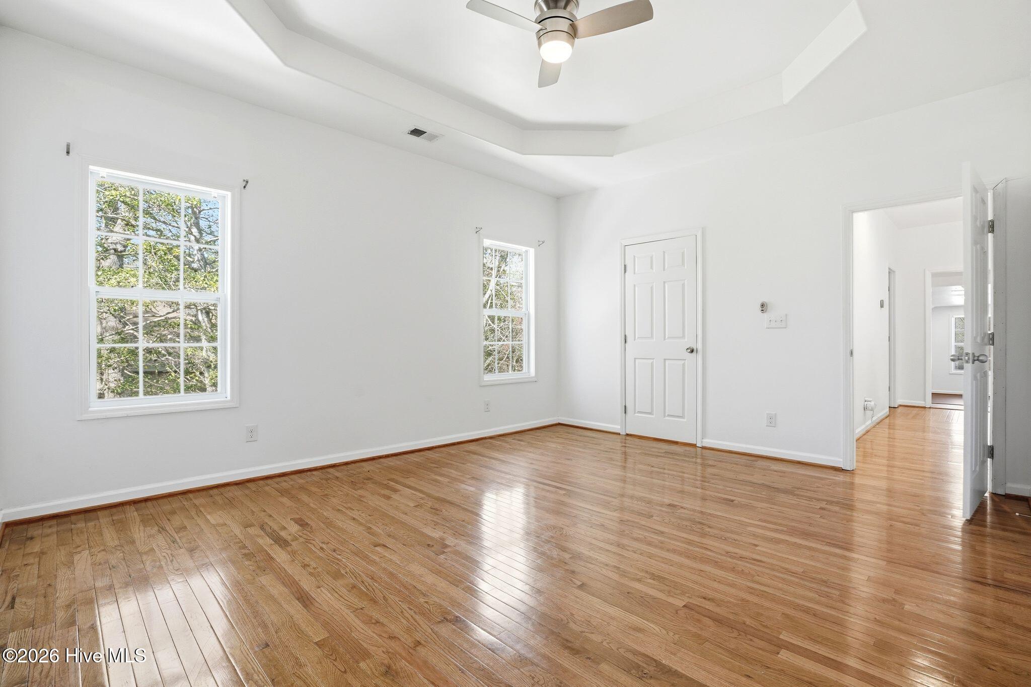 100560935 | Photo 67