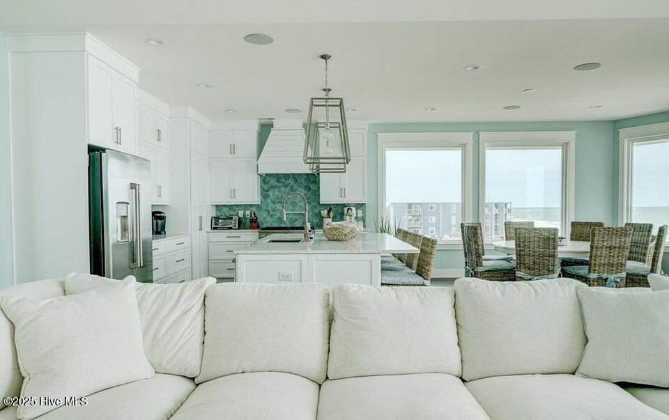 100508302 | Photo 18