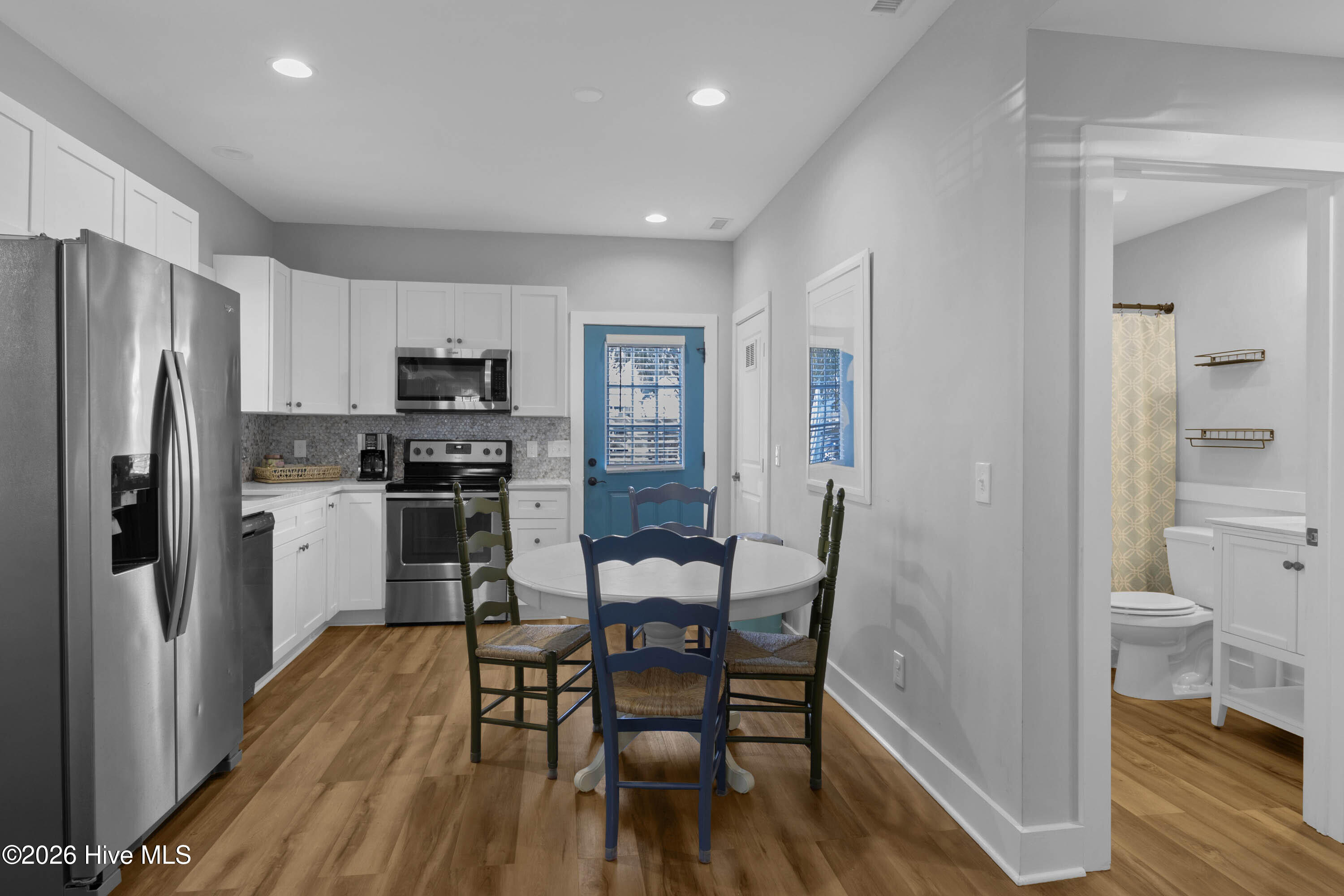 100550780 | Photo 24