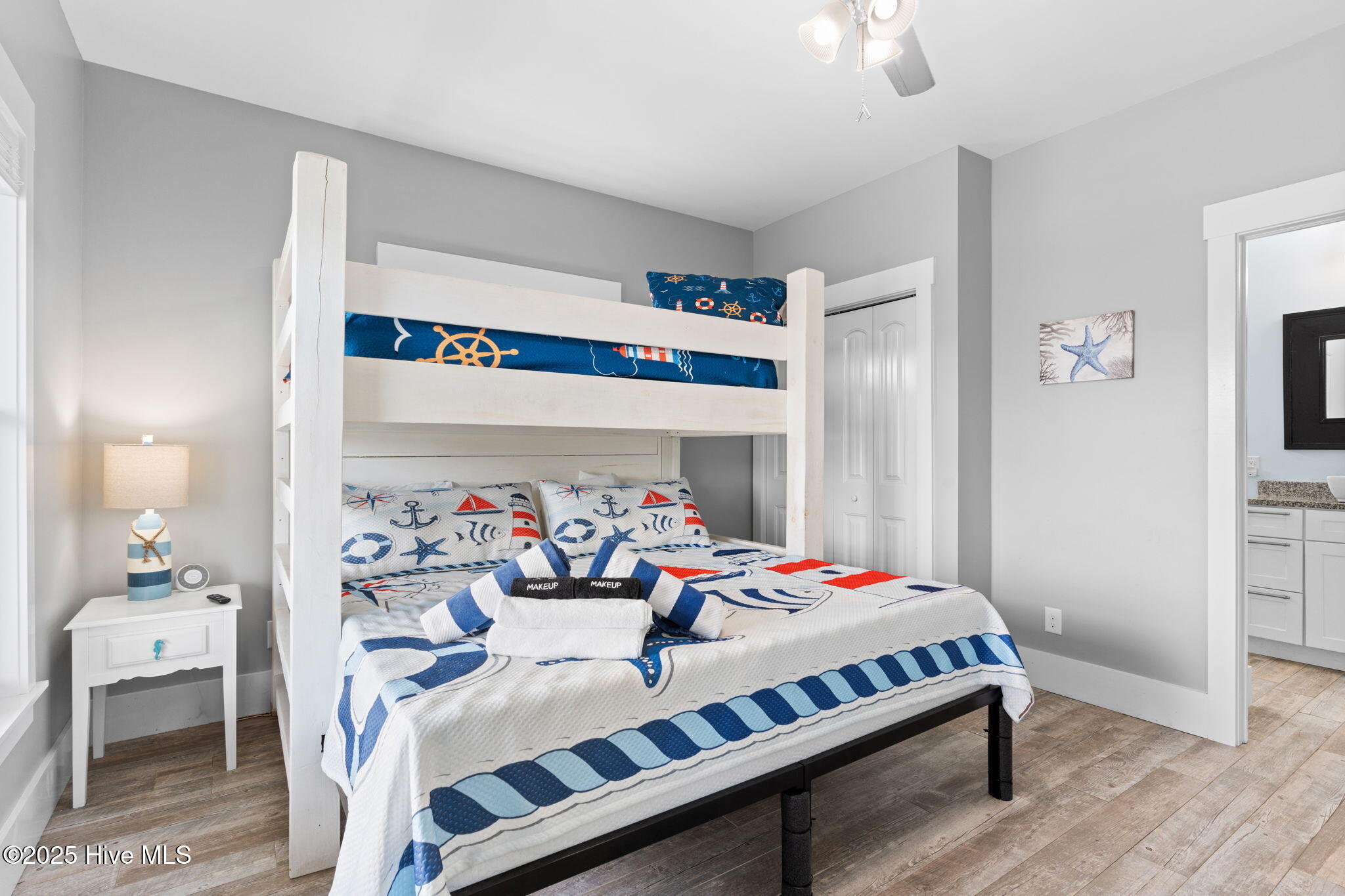 100528214 | Photo 52