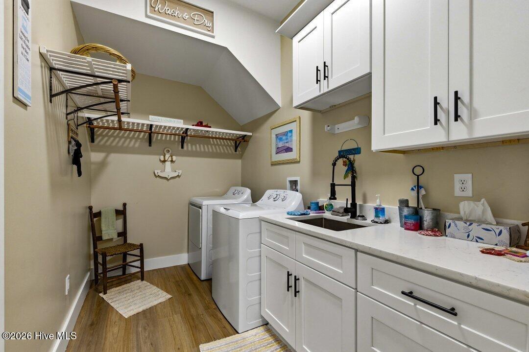 100560083 | Photo 24