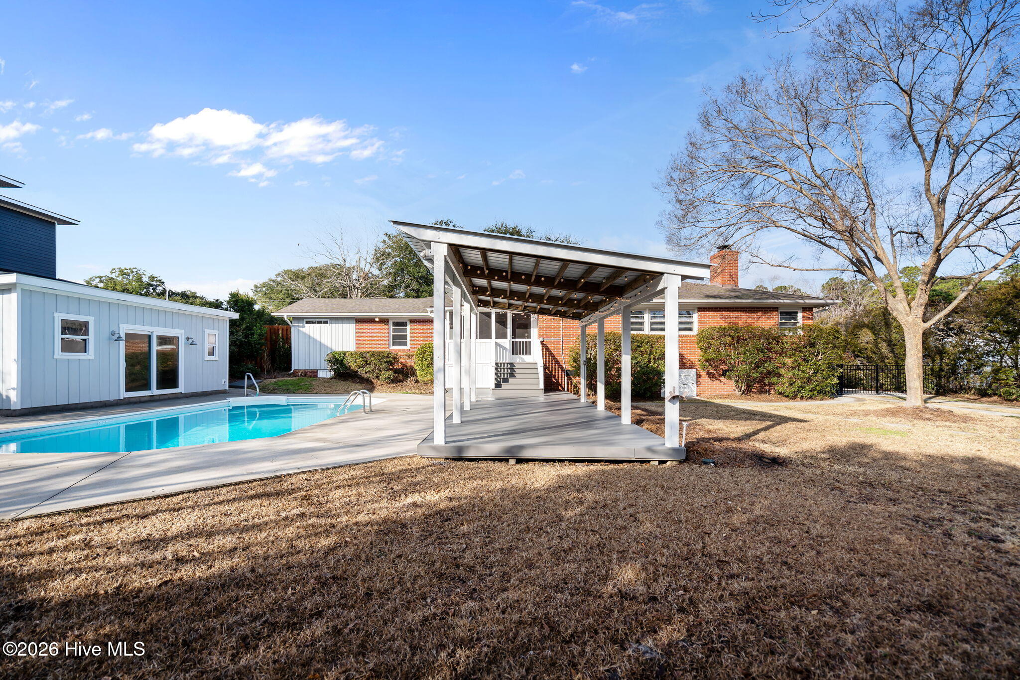 100548221 | Photo 39