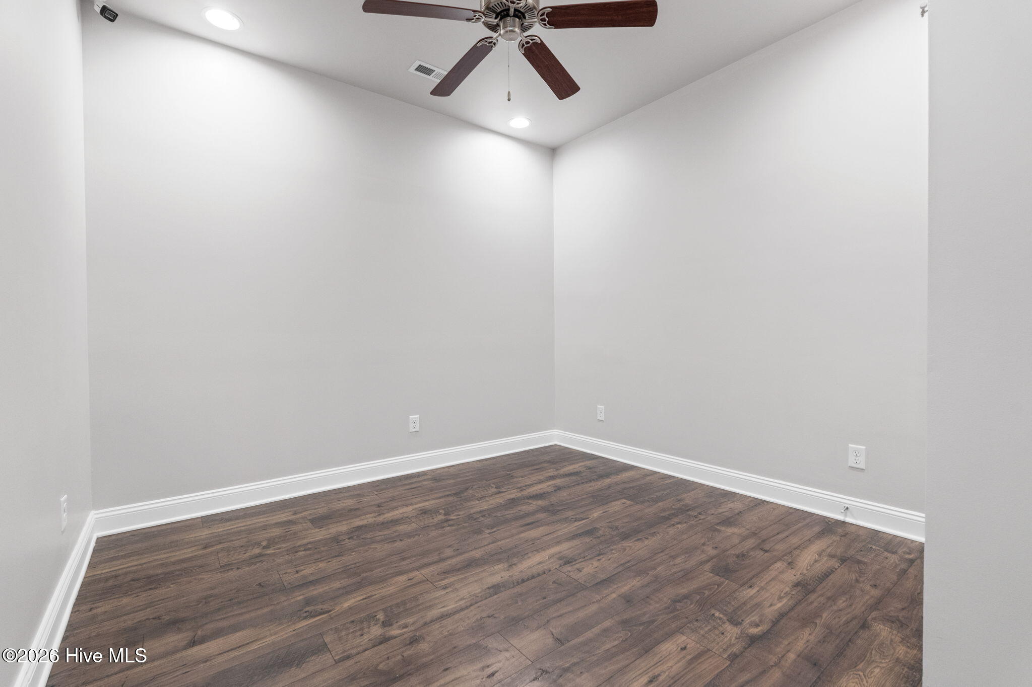 100540133 | Photo 19