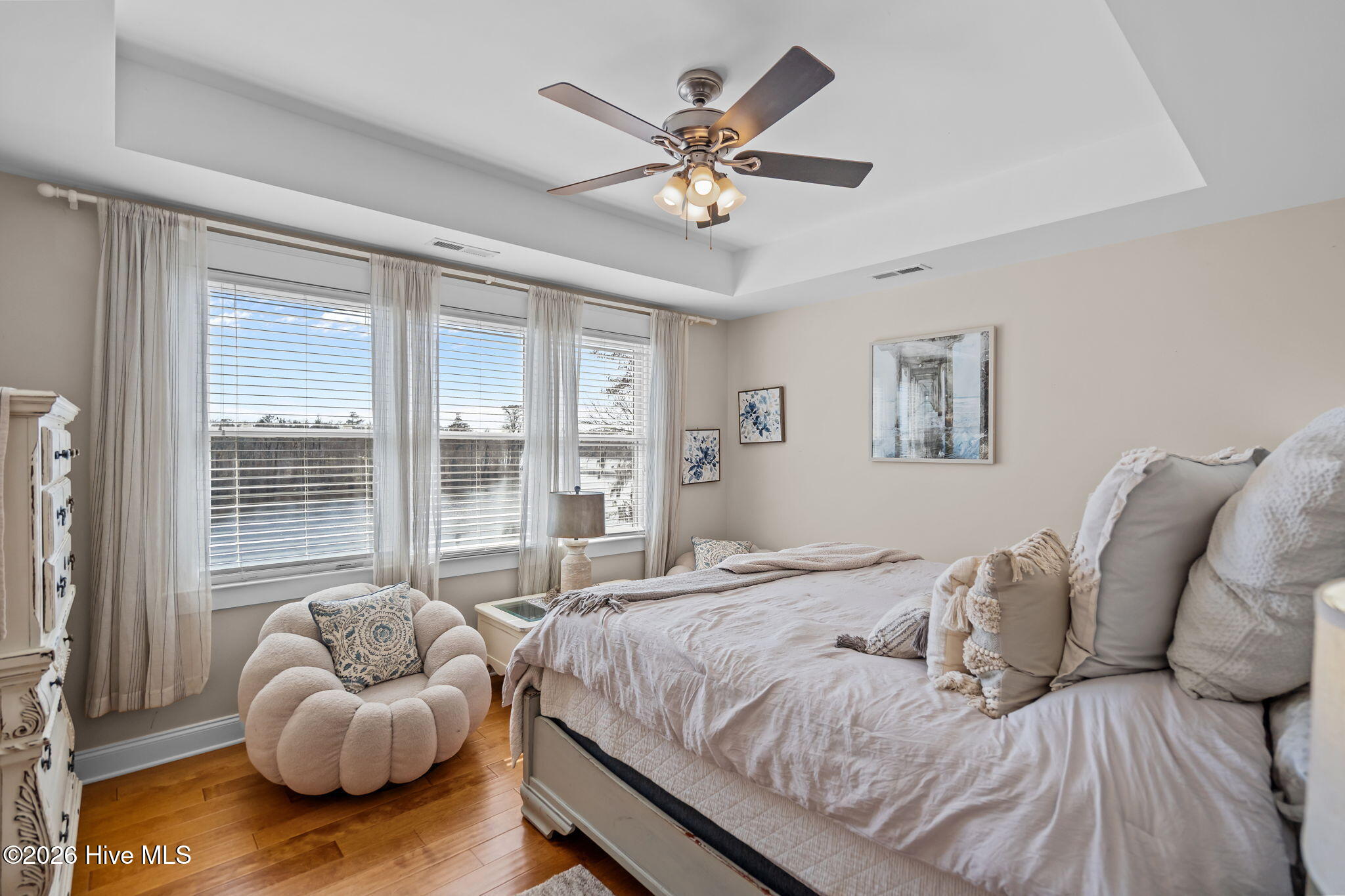 100555800 | Photo 44