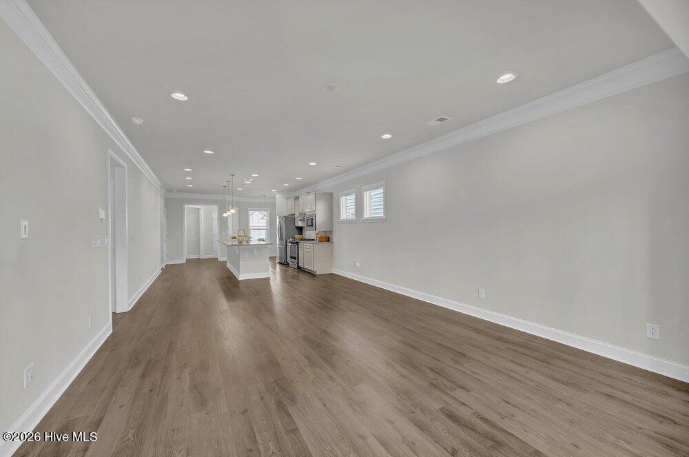 100557915 | Photo 10