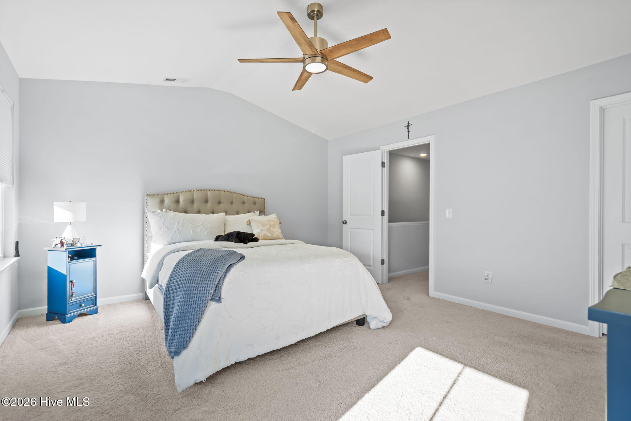 100562246 | Photo 30