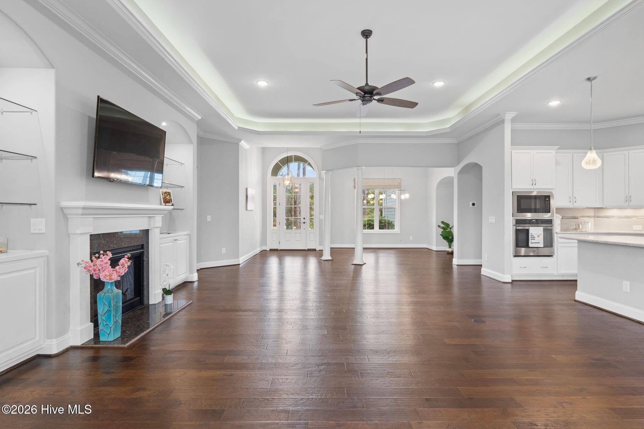 100566605 | Photo 13