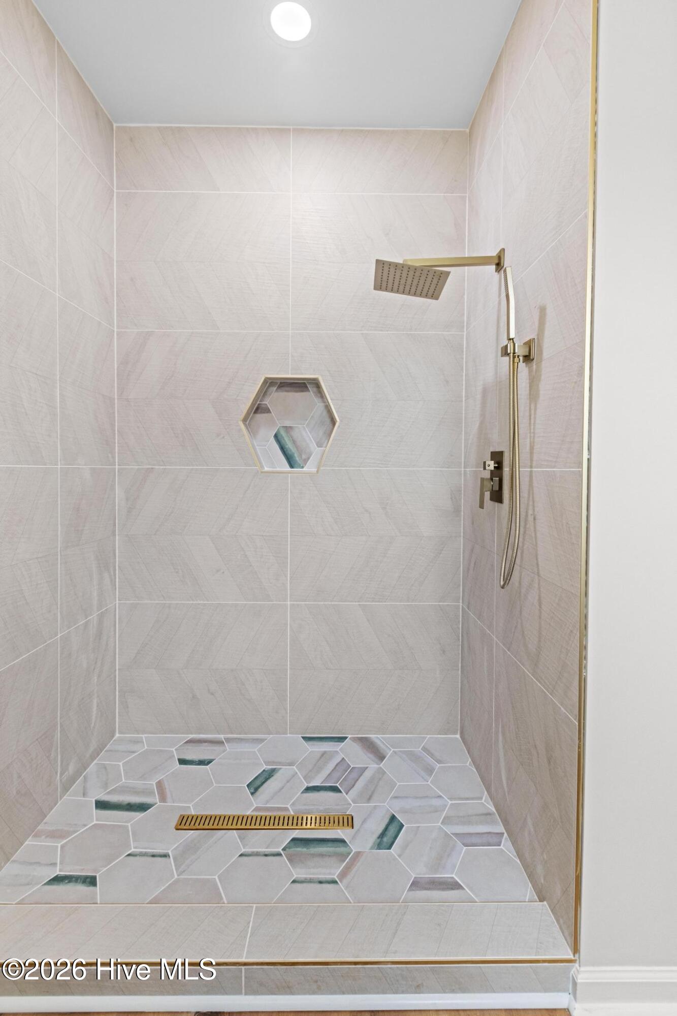 100515007 | Photo 20