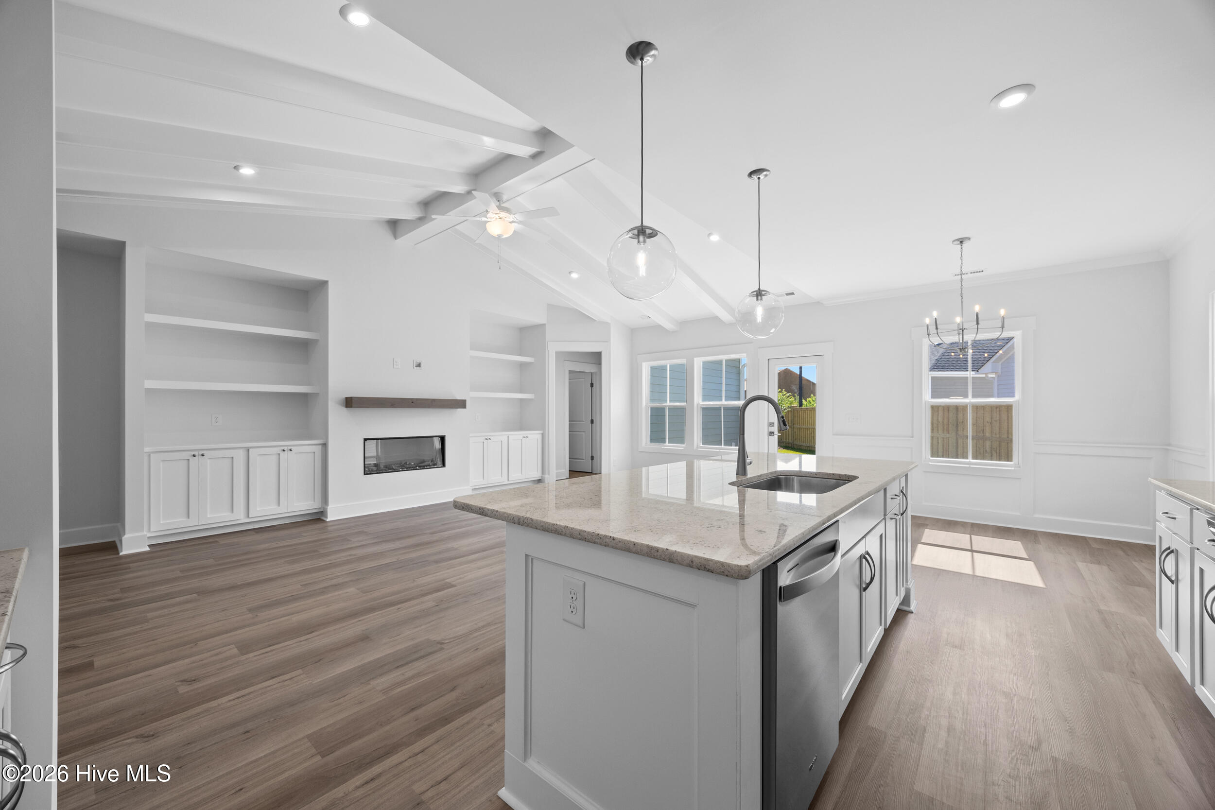 100551079 | Photo 18