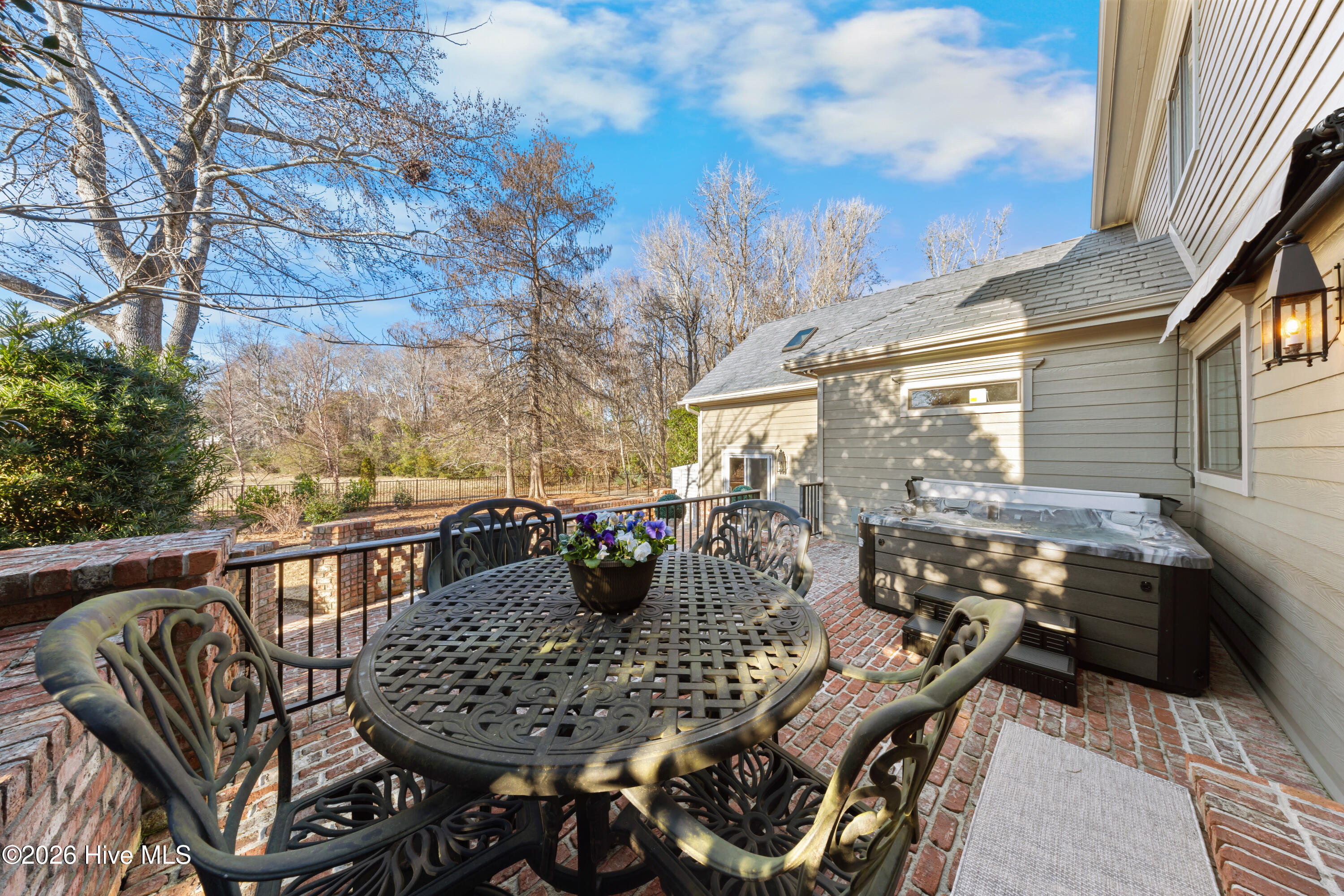 100549832 | Photo 26