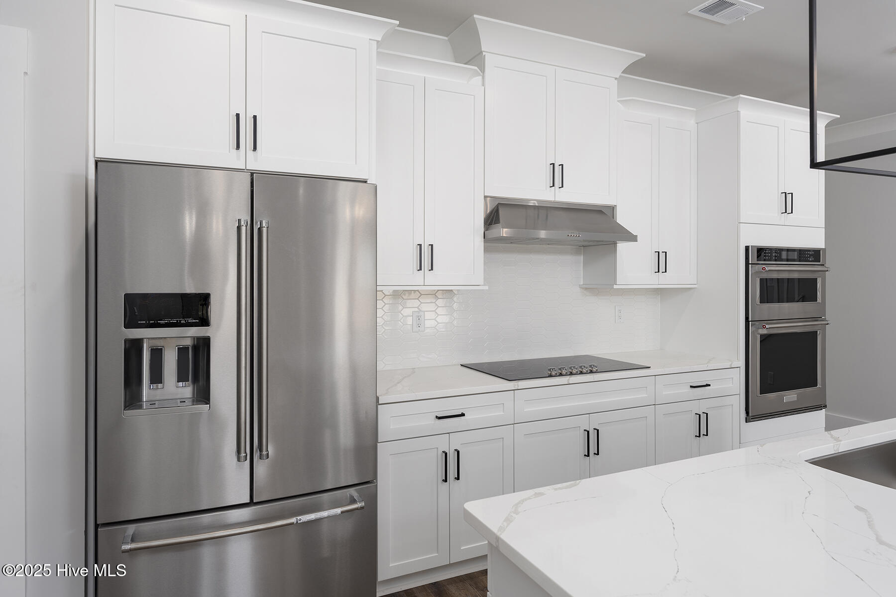 100506459 | Photo 11