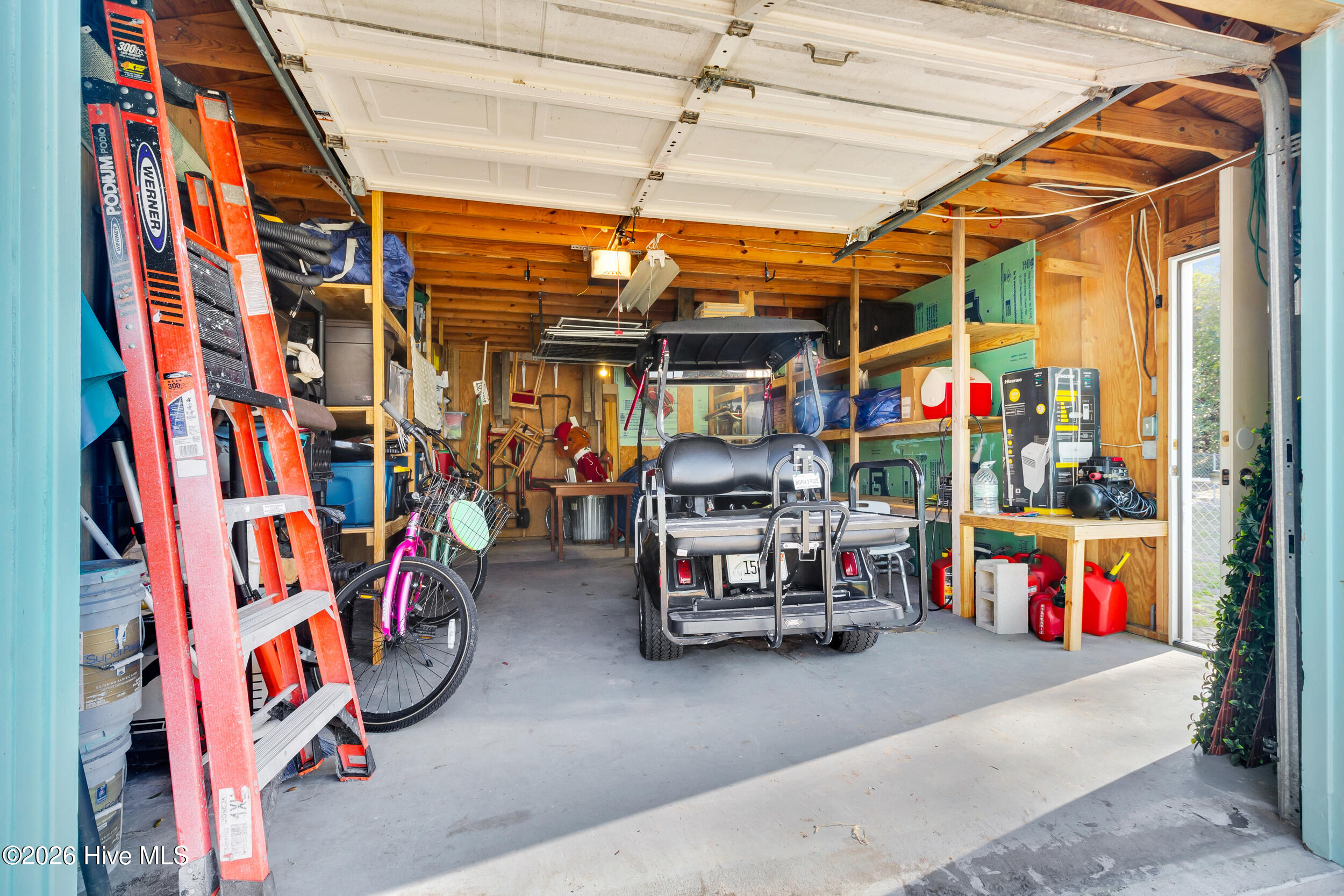 100560097 | Photo 24