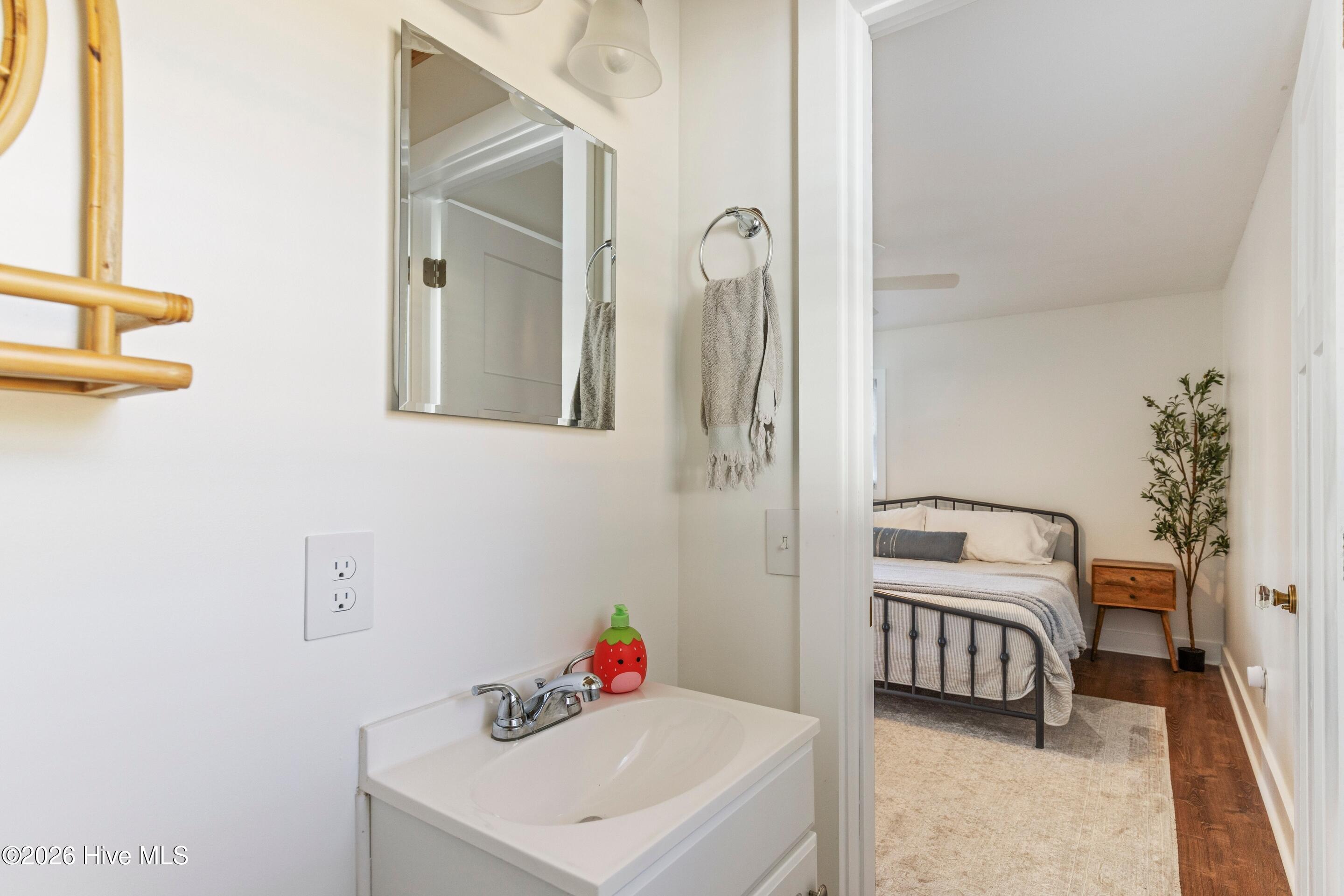 100547942 | Photo 28