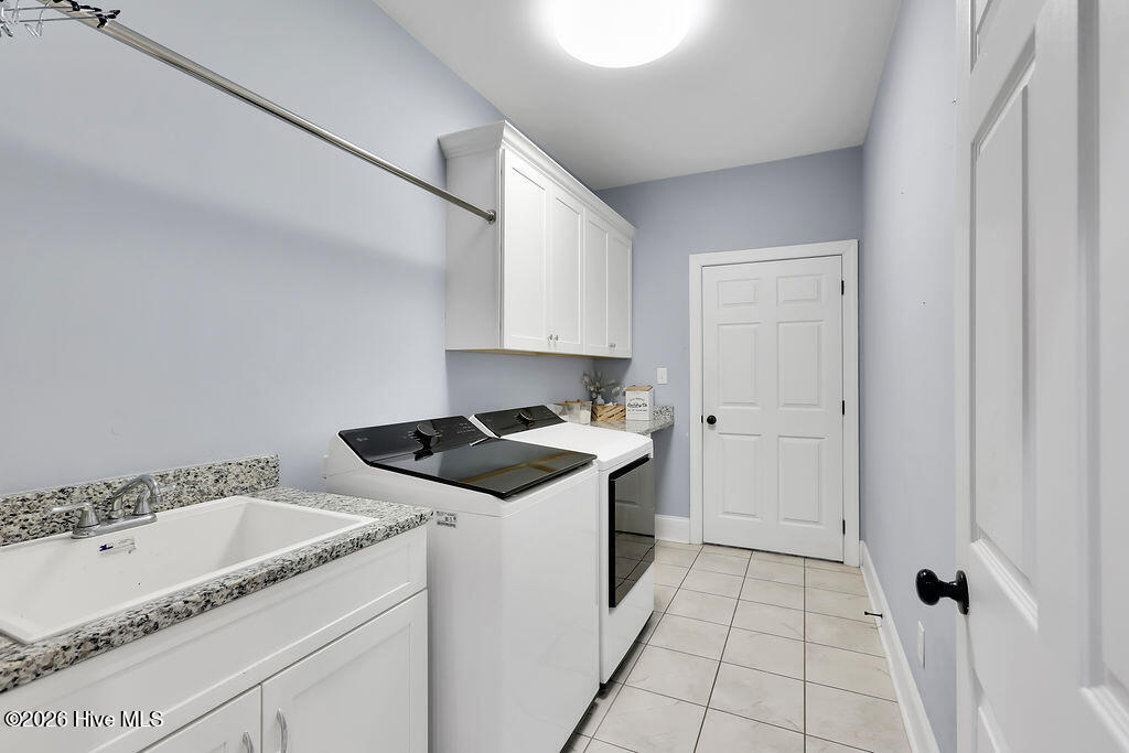 100547742 | Photo 23