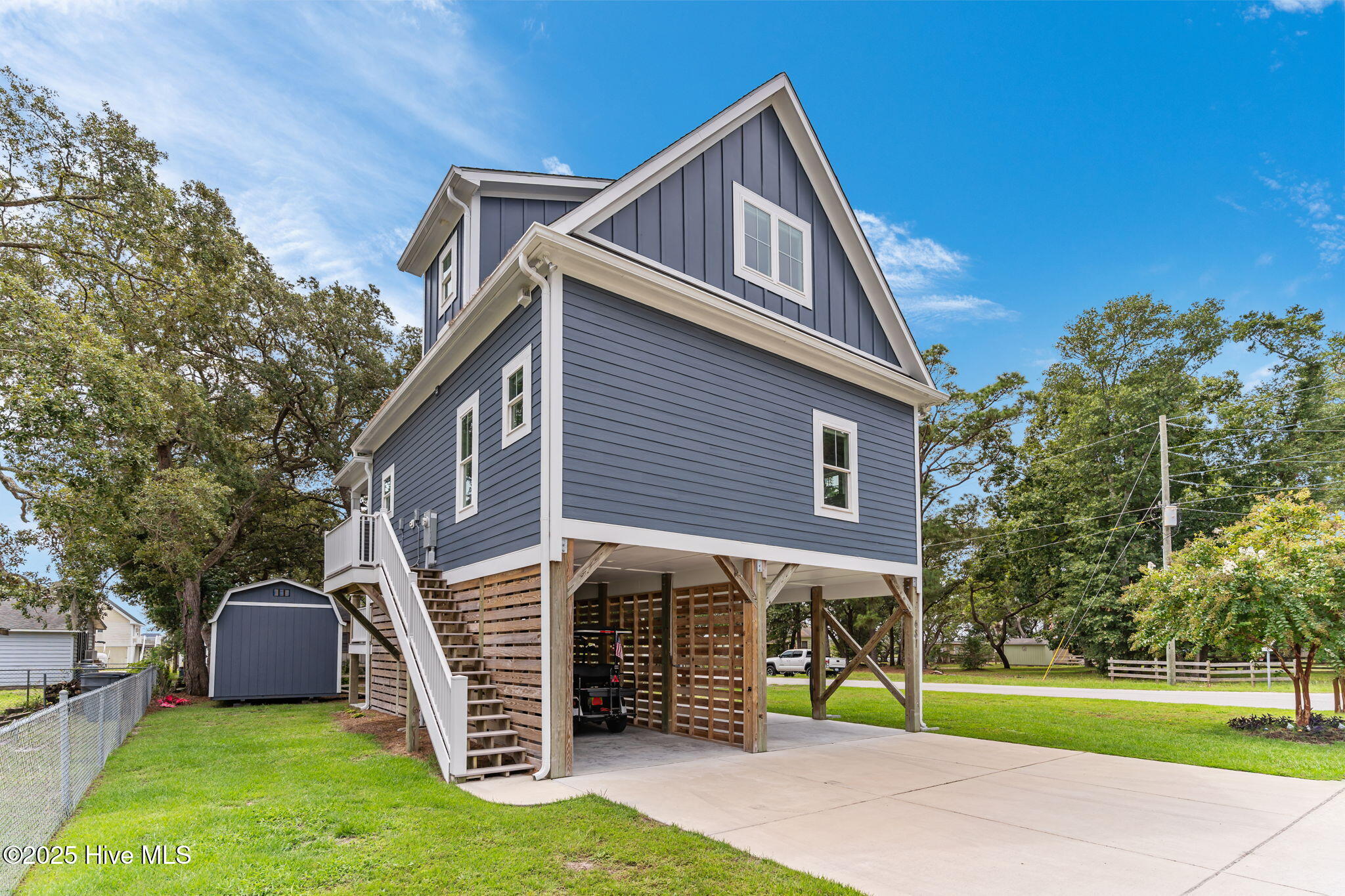 100565995 | Photo 27