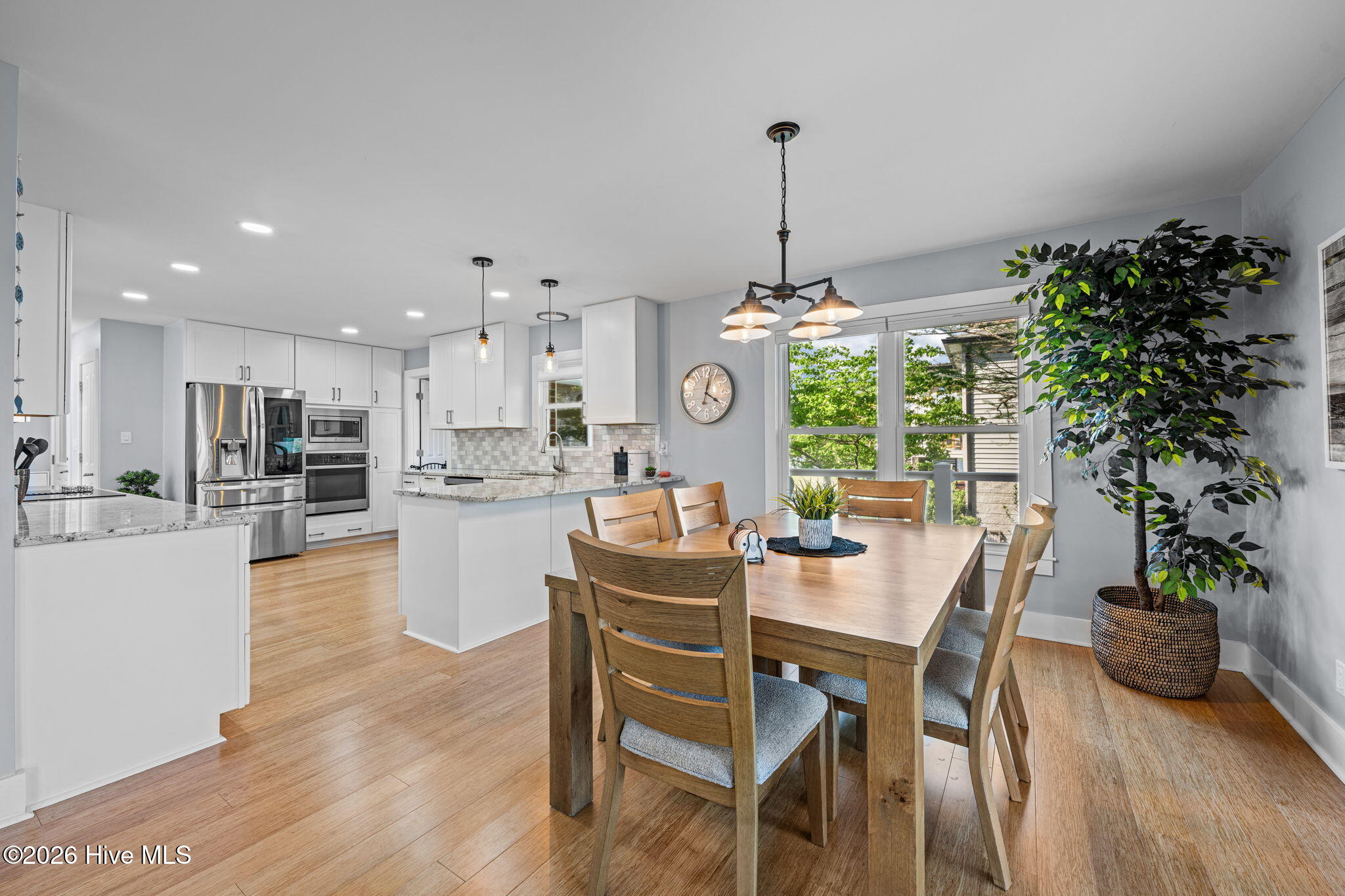 Dining between kitche and living room