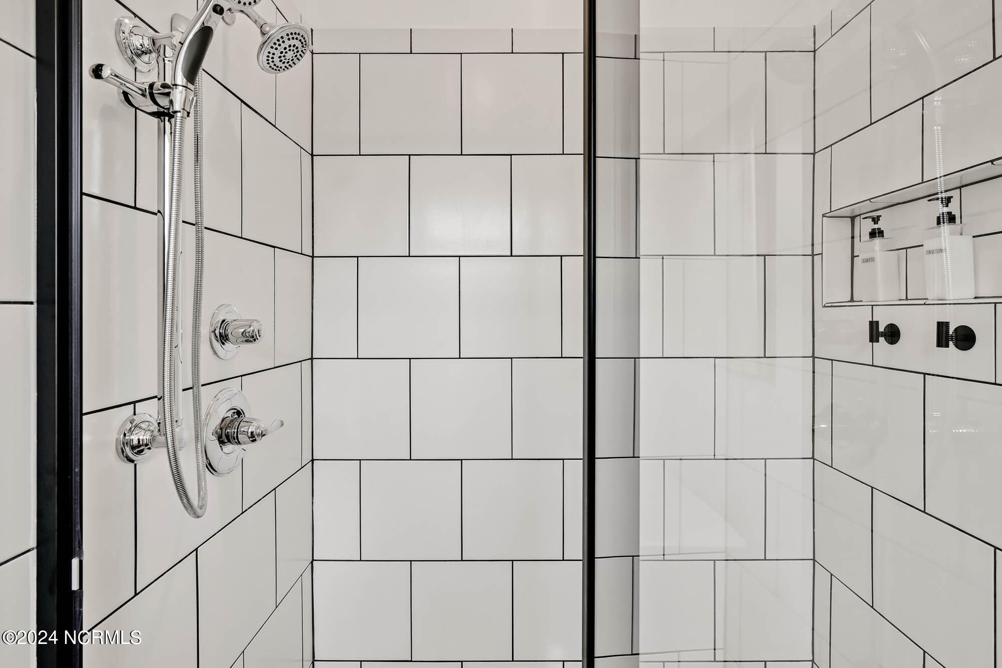 100458437 | Photo 21