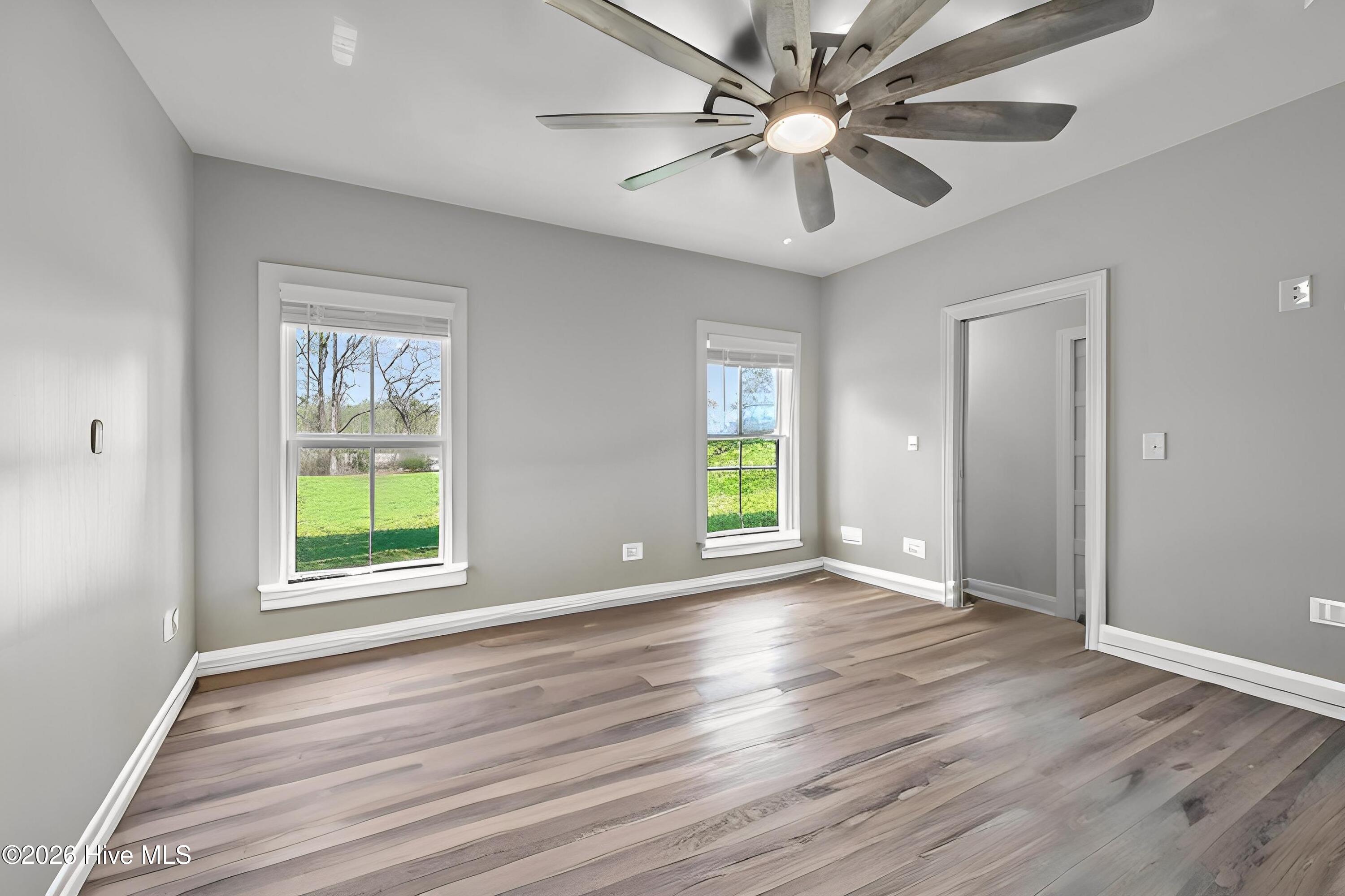 100564402 | Photo 26