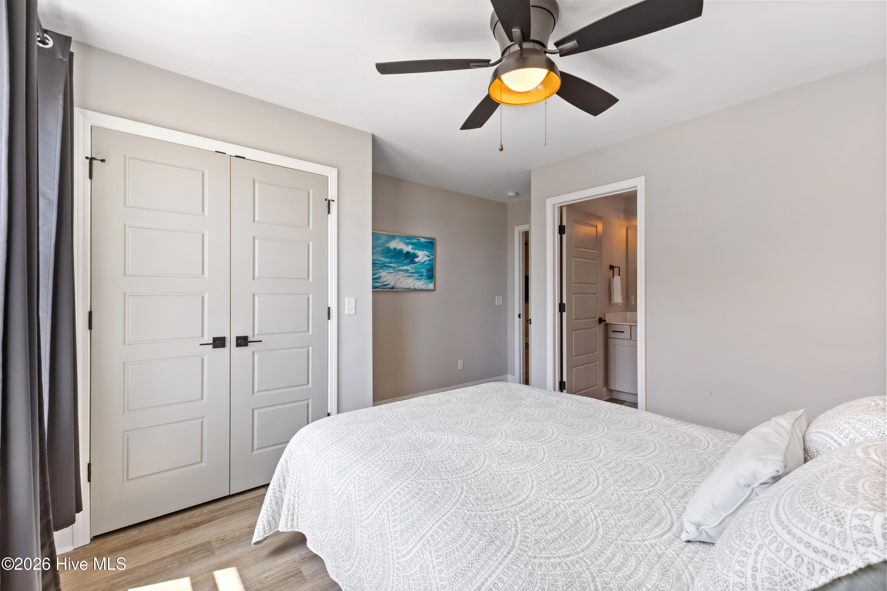 100564828 | Photo 26