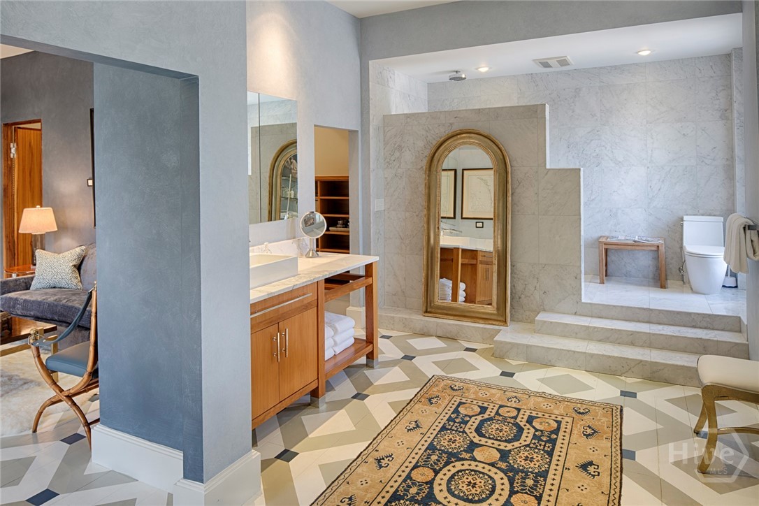 232 E Broughton Street, Savannah, GA, 31401