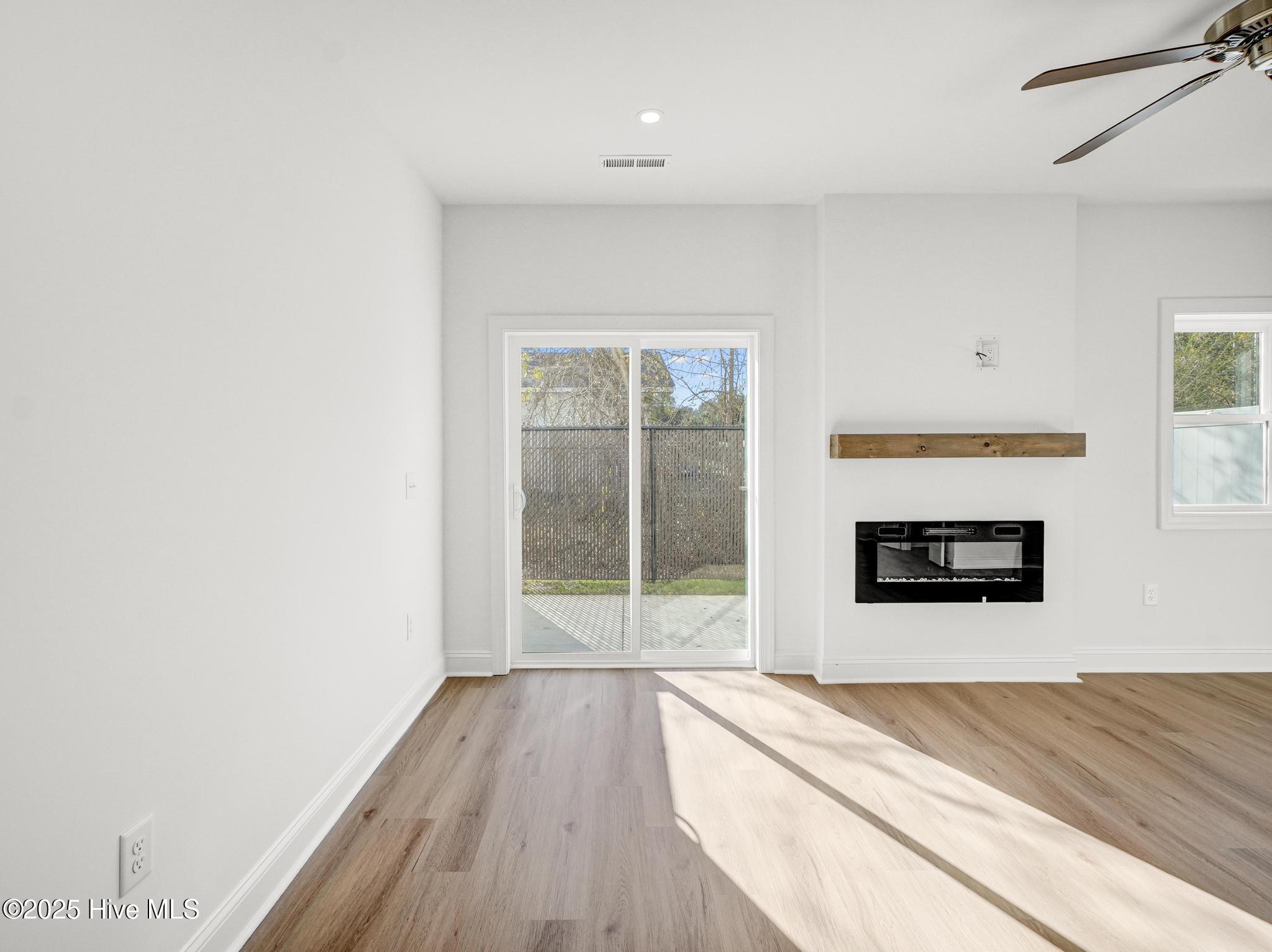 DSC01878_79_80_81_82Interior02